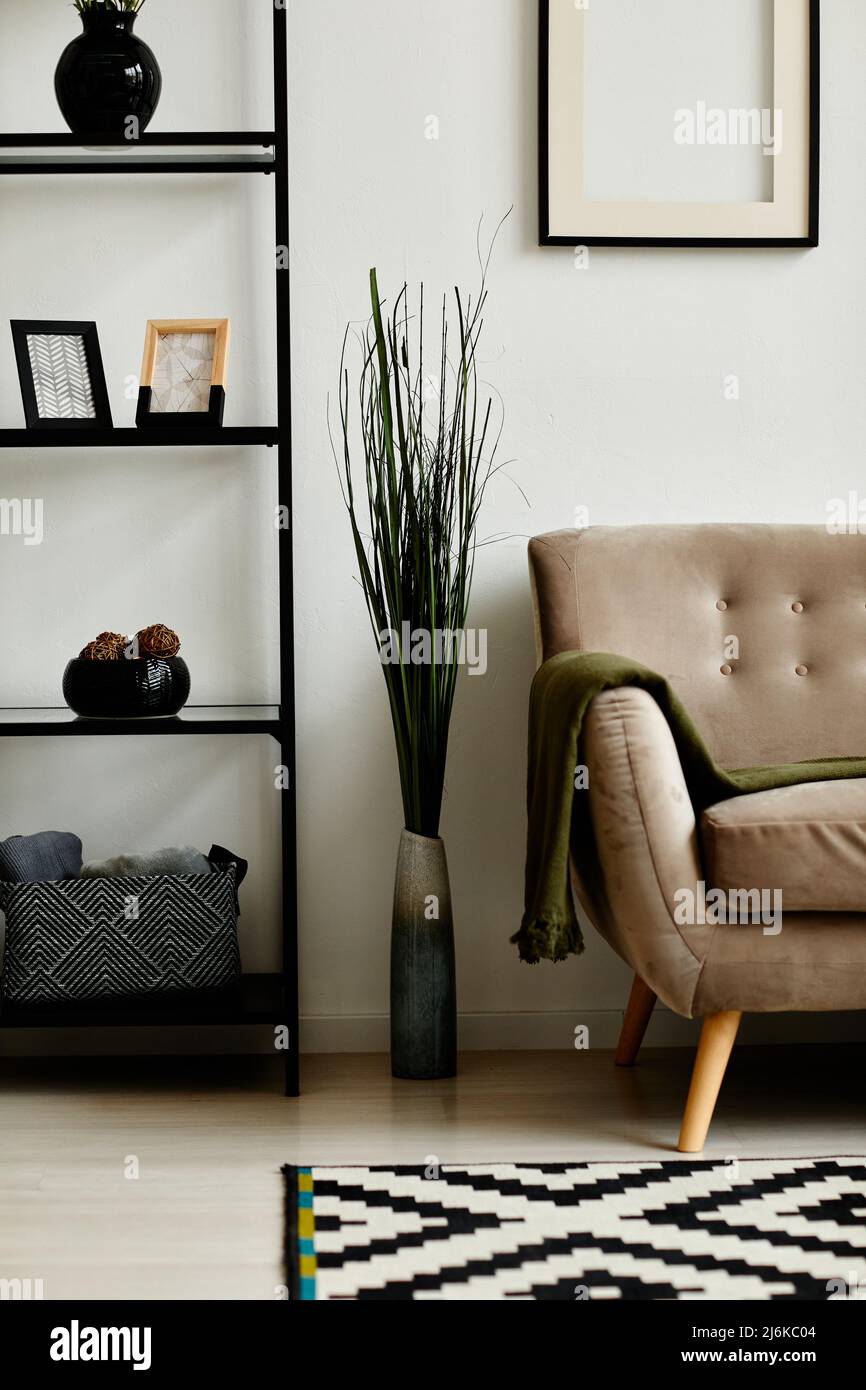 Grafik Hintergrundbild von minimalem Wohnzimmer Innenraum mit offenen Metallregalen Stockfoto