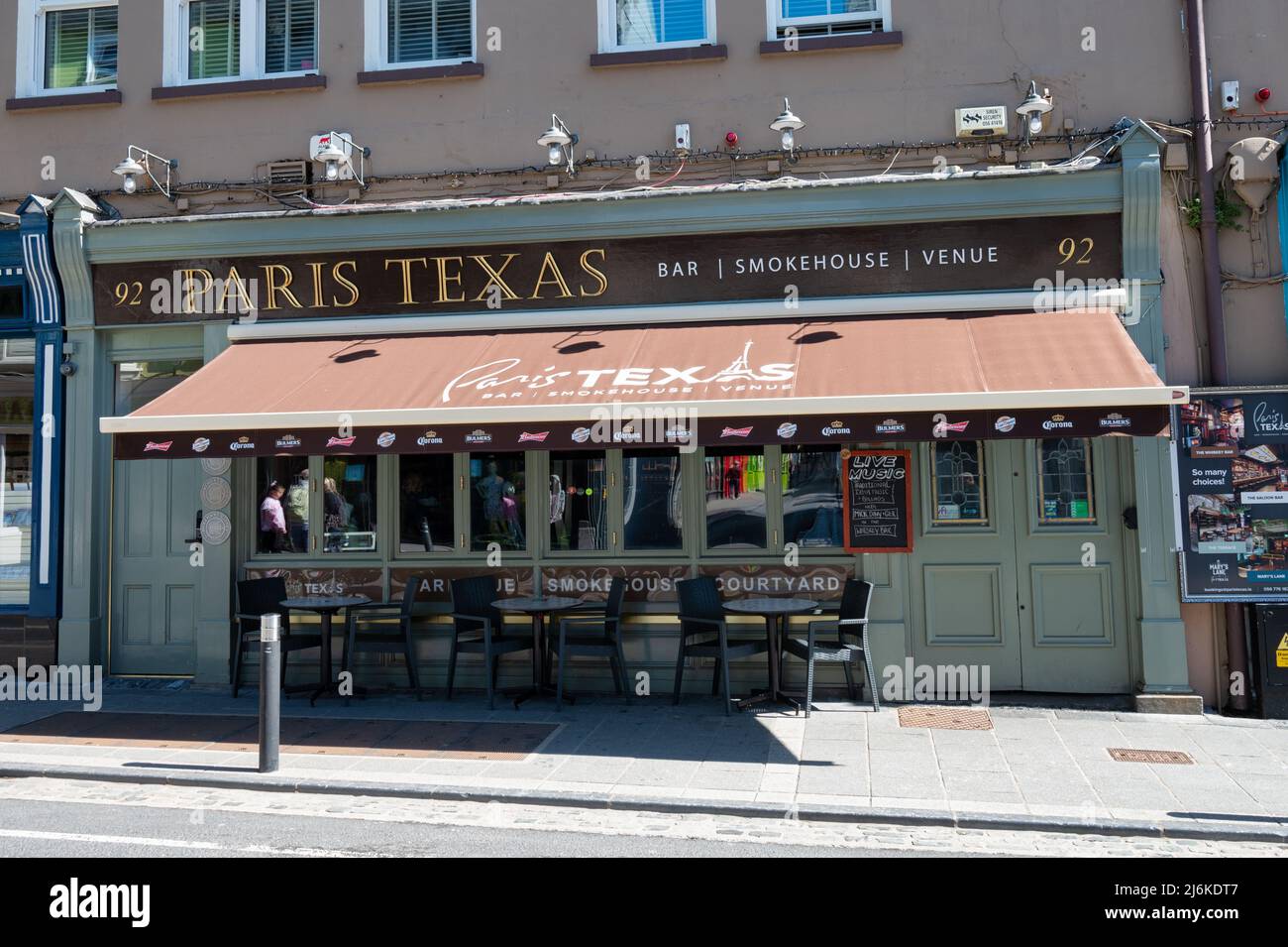 Kilkenny, Irland - 20. April 2022: Paris Texas Bar und Restaurant in Kilkenny, Irland. Stockfoto