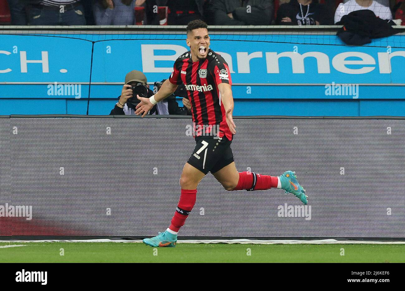 firo : 05/02/2022, Fuvuball, 1.Bundesliga, 1.Liga, Saison 2021/2022, Bayer 04 Leverkusen - Eintracht Frankfurt PAULINO, Leverkusen Jubel am 1:0 Stockfoto