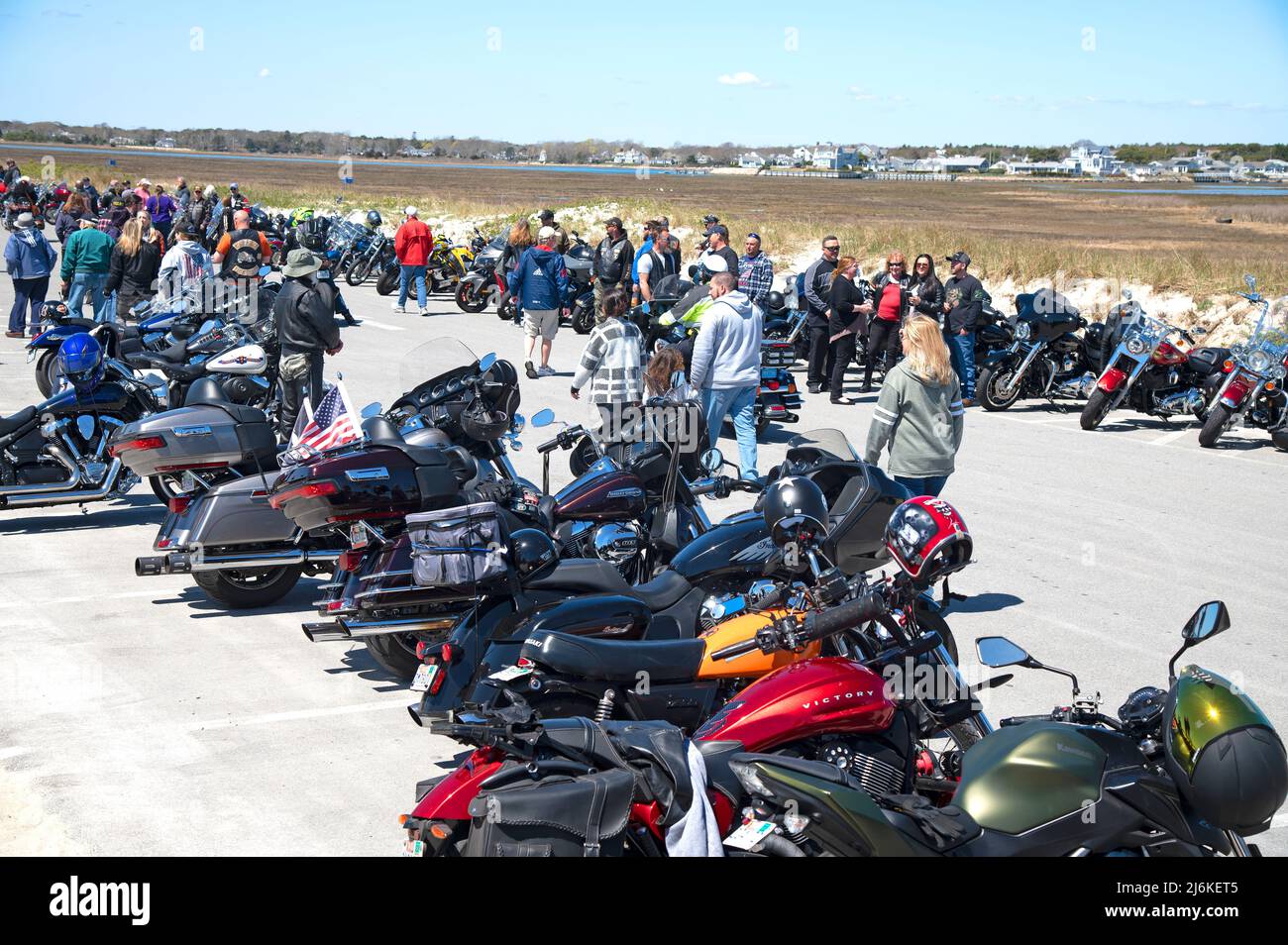 Segen der Fahrräder - West Dennis Beach (Cape Cod). Fahrräder und Biker standen für die Veranstaltung bereit Stockfoto