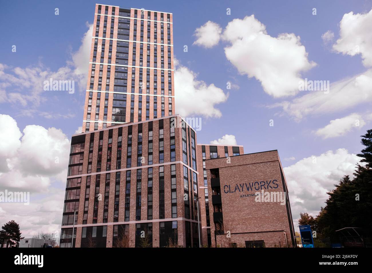 London - April 2022: Clayworks Wohnhäuser in North Acton, West London Stockfoto