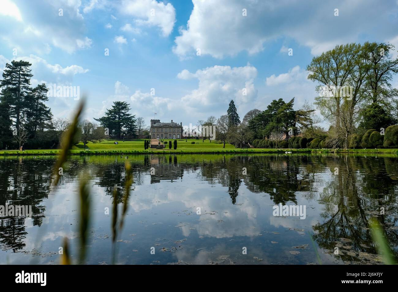 Melbourne Hall & Gardens, Derbyshire, UK. Ein herrschaftliches Haus aus dem 18. Jahrhundert aufgeführt und Gärten Stockfoto