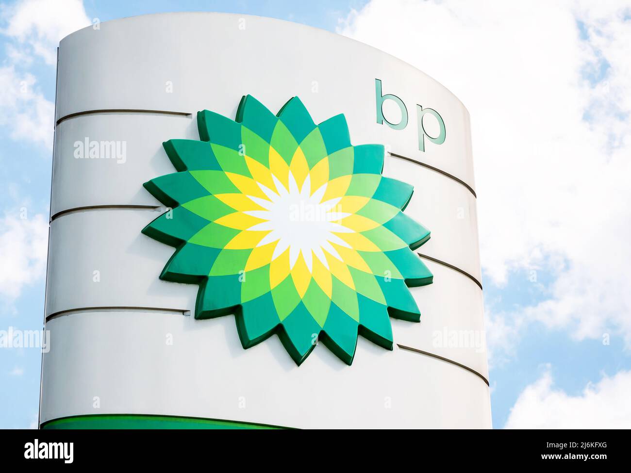 BP plc britisches Öl- und Gasunternehmen Logo, Markenbeschilderung, Tankstellenschild Emblem Objekt extreme Nahaufnahme, Detail, niemand. Tankstelle, Business, Stockfoto