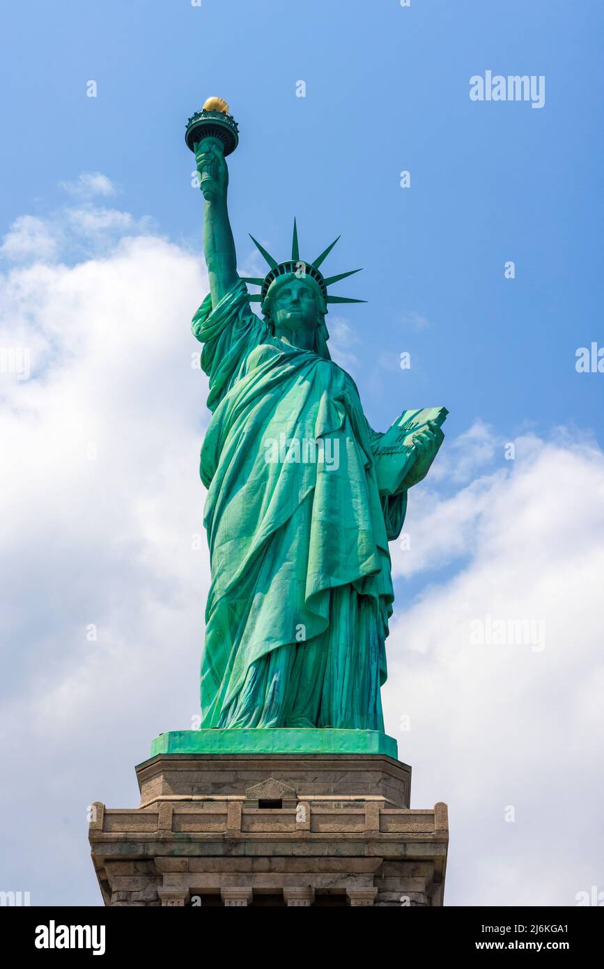 Vor der Freiheitsstatue in New York City. Stockfoto