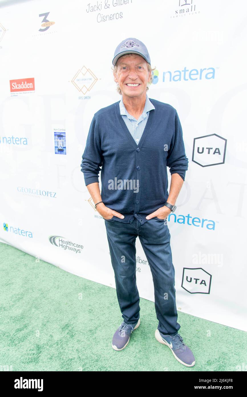 OLUCA Lake, Kalifornien, USA, 02/05/2022, Toluca Lake, USA. 02.. Mai 2022. Nigel Lythgoe nimmt an George Lopez Foundation 15. Annual Celebrity Golf Tournament im Lakeside Country Club, Toluca Lake, CA am 2. Mai 2022 Teil.Quelle: Eugene Powers/Alamy Live News Stockfoto