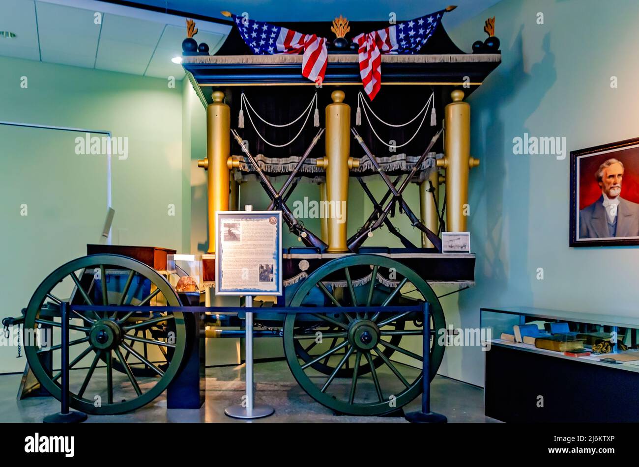 Die Katafalque, ein Begräbniswagen für den konföderierten Präsidenten Jefferson Davis, wird in der Jefferson Davis Presidential Library in Biloxi ausgestellt. Stockfoto