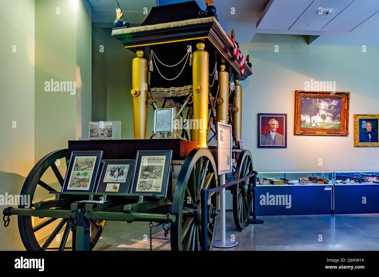 Die Katafalque, ein Begräbniswagen für den konföderierten Präsidenten Jefferson Davis, wird in der Jefferson Davis Presidential Library in Biloxi ausgestellt. Stockfoto