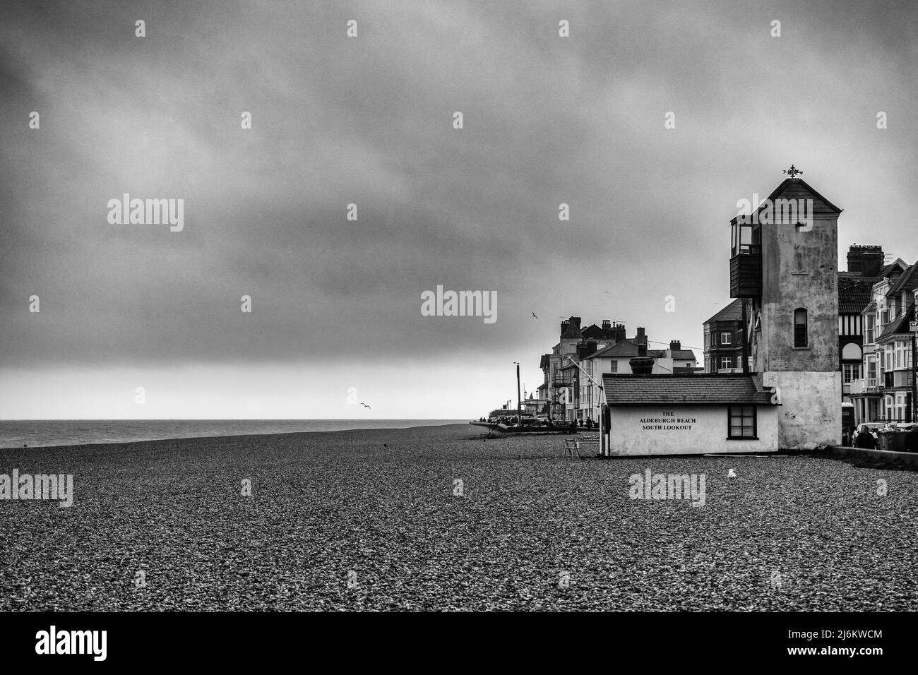 Schwarz-Weiß-Bild von Aldeburgh Beach, Suffolk Stockfoto
