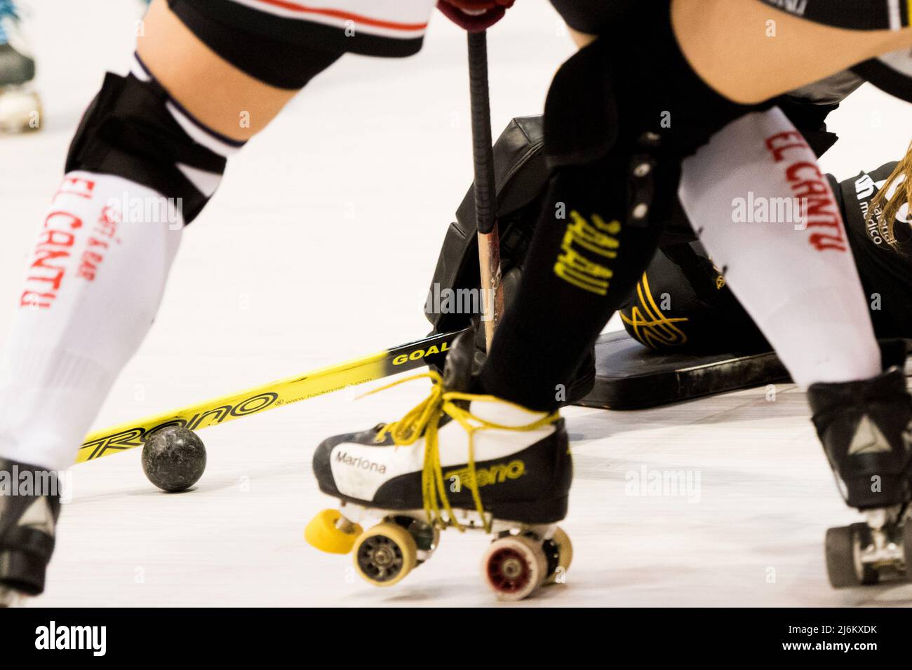 Gijon, Spanien. 1.. Mai 2022. Ein Moment des Eishockey-Finalspiels der Damen im Euroleague Cup zwischen Gijon HC und CHP Plegamans im Sports Center am März Stockfoto