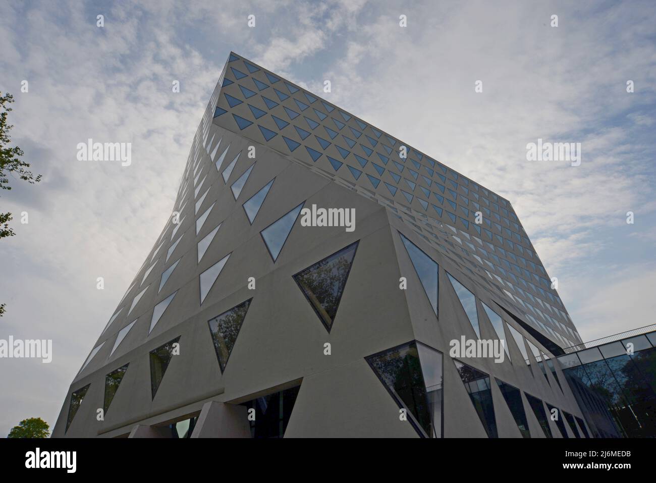Provinzregierung Gebäude auf Koningin Elisabethlei in Antwerpen, bekannt als Provincehuis. Erbaut 2018 und entworfen von Xaveer De Geyter Architects Stockfoto