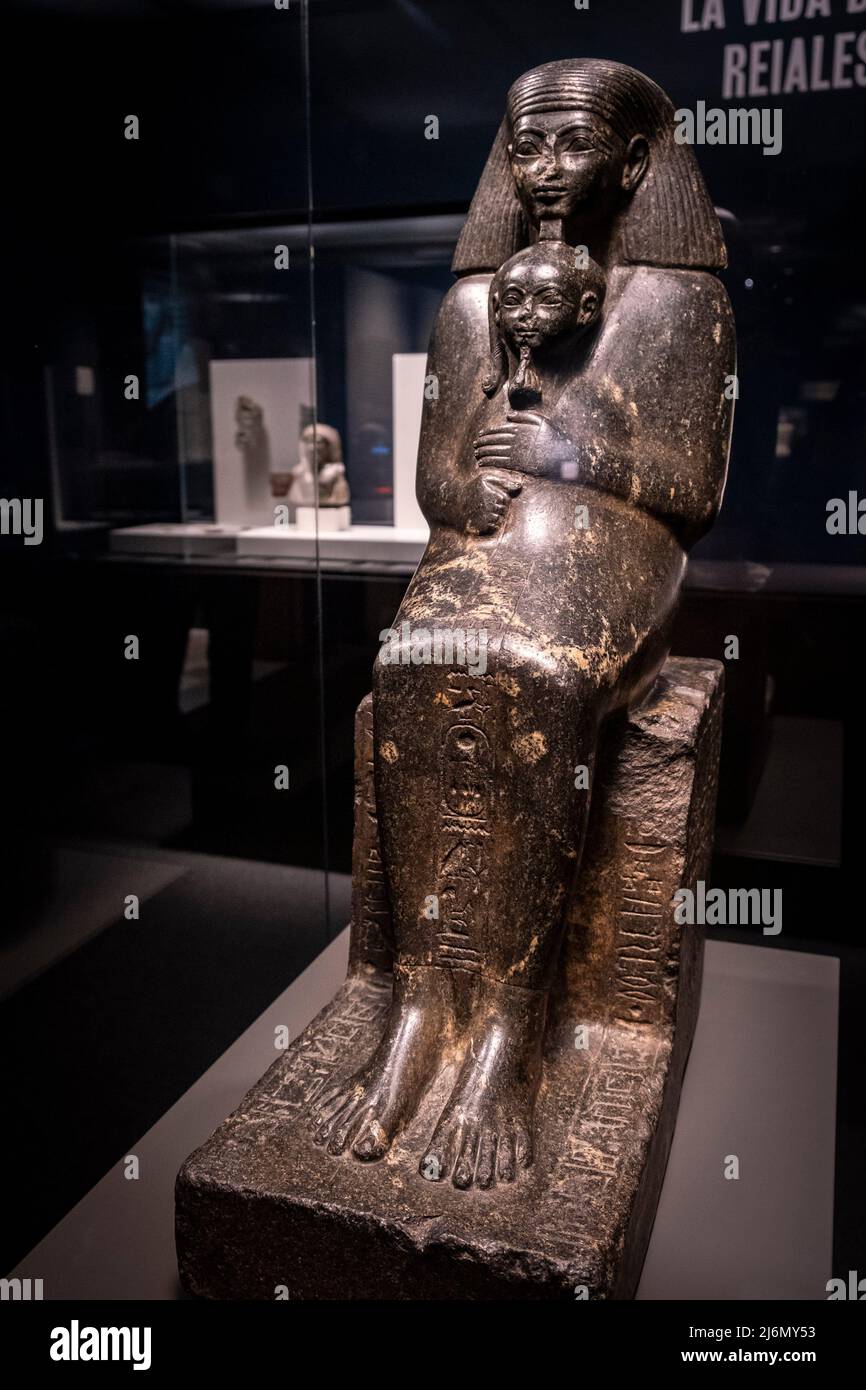 Statue des Hofbeamten Senenmut mit Prinzessin Neferure, Granodiorit, 8. Dynastie, 1472-1458 v. Chr., Karnak, Theben, Ägypten, Sammlung der Briten Stockfoto