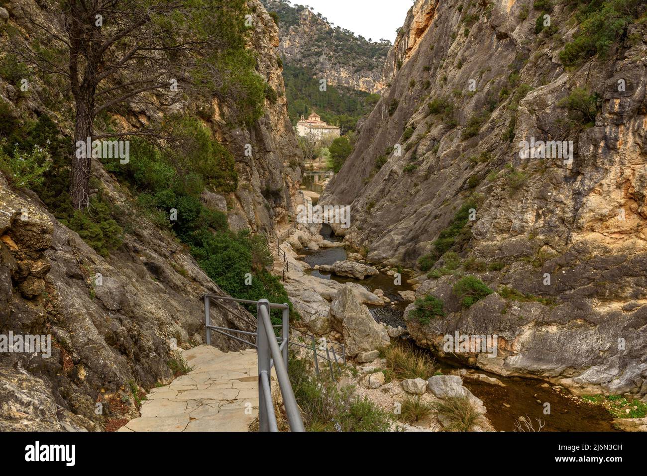 Estret de la Fontcalda-Schlucht und der Canaletes-Fluss (Terra Alta, Tarragona, Katalonien, Spanien) ESP: Desfiladero de la Fontcalda y el Río Canaletes Stockfoto