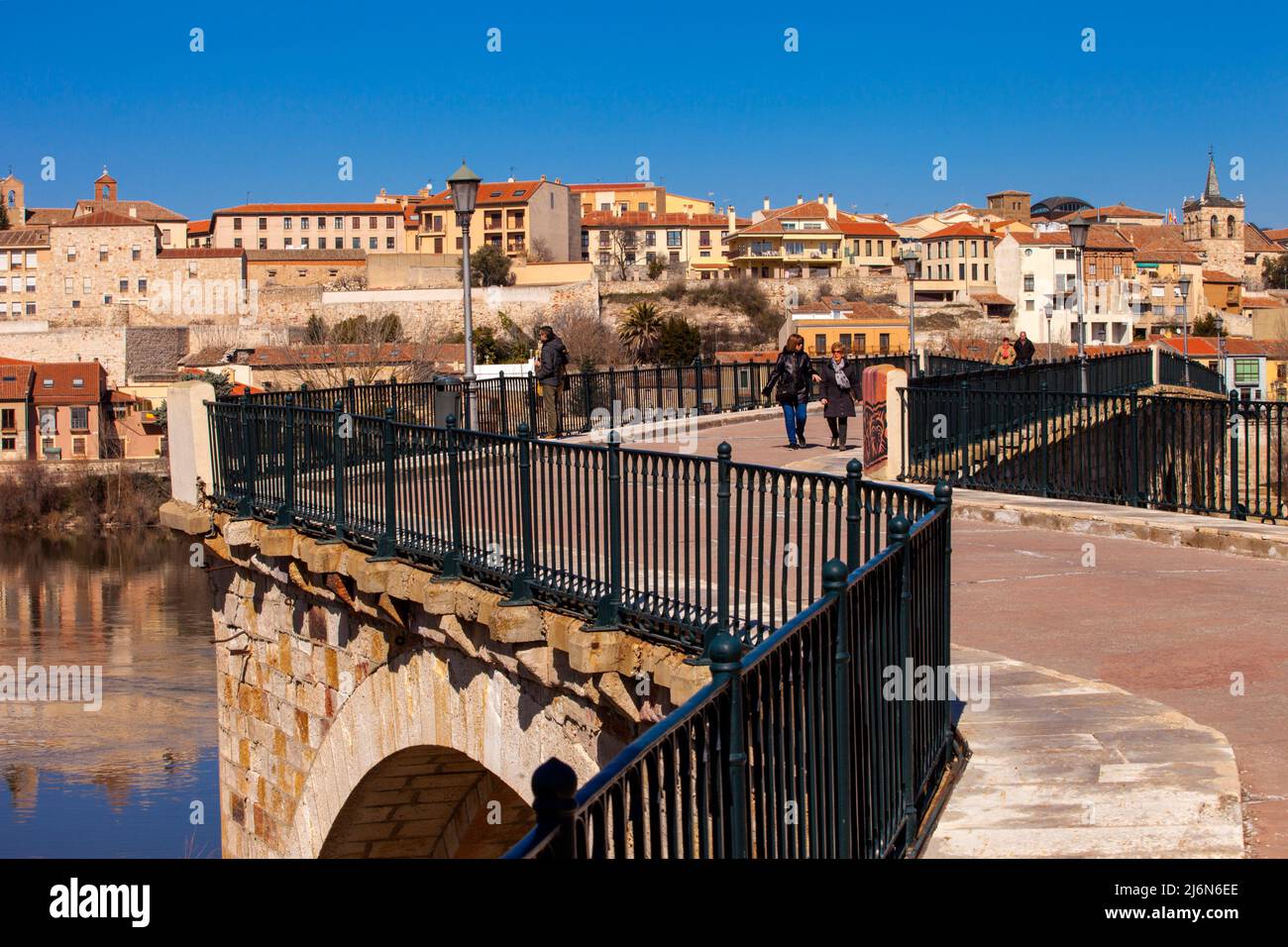 Steinbrücke, Duero Fluss Zamora Stadt, Zamora Provience, Kastilien und Leon, Spanien, Europa. Stockfoto