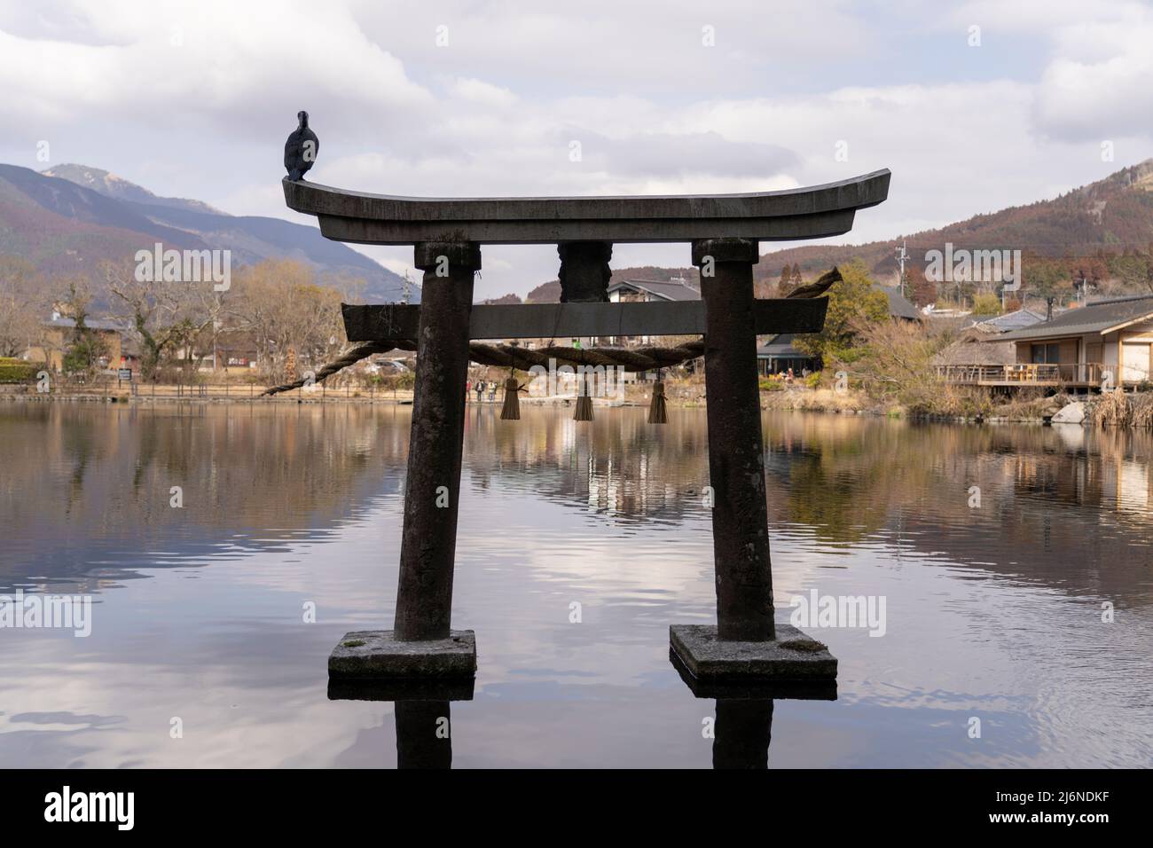 Tenso-Schrein neben dem Kinrinko-See, Yufuin, Oita, Kyushu, Japan Stockfoto