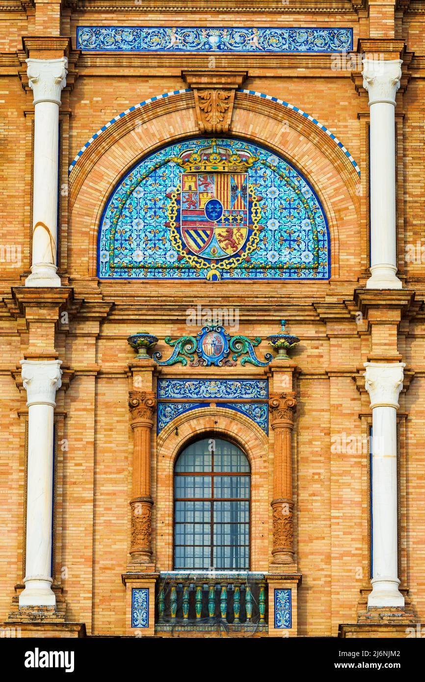 Dekoriert mit Azulejos Fassade im Palacio Espanol auf der Plaza de Espana (Spanien Platz) in Sevilla - Andalusien, Spanien Stockfoto