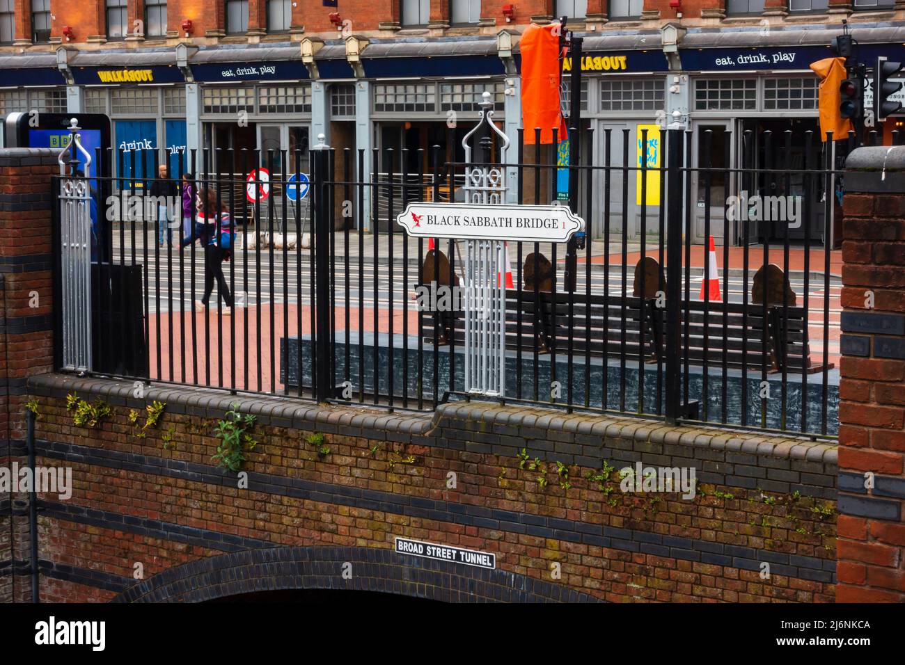 Black Sabbath Bridge und Sitz zur Erinnerung an die in Birmingham gegründete Heavy Metal Band. Stockfoto