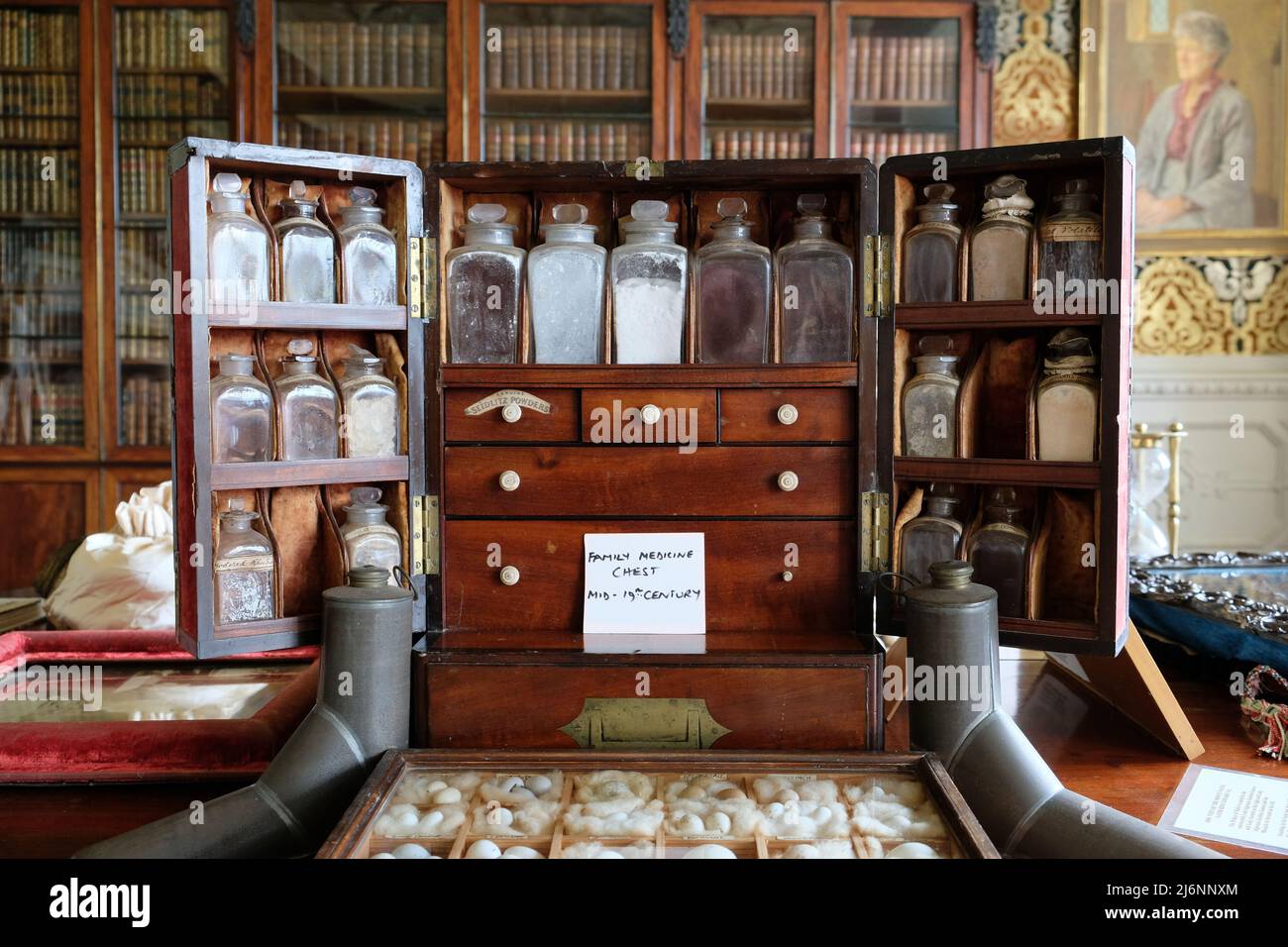 Antike Medizin Brust Broughton Castle Stockfoto