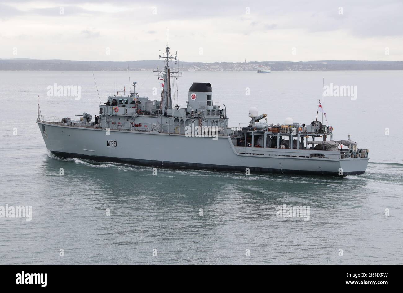 Der Minenzähler der Royal Navy Hunt Class misst das Schiff HMS HURWORTH, das den Hafen verlässt Stockfoto
