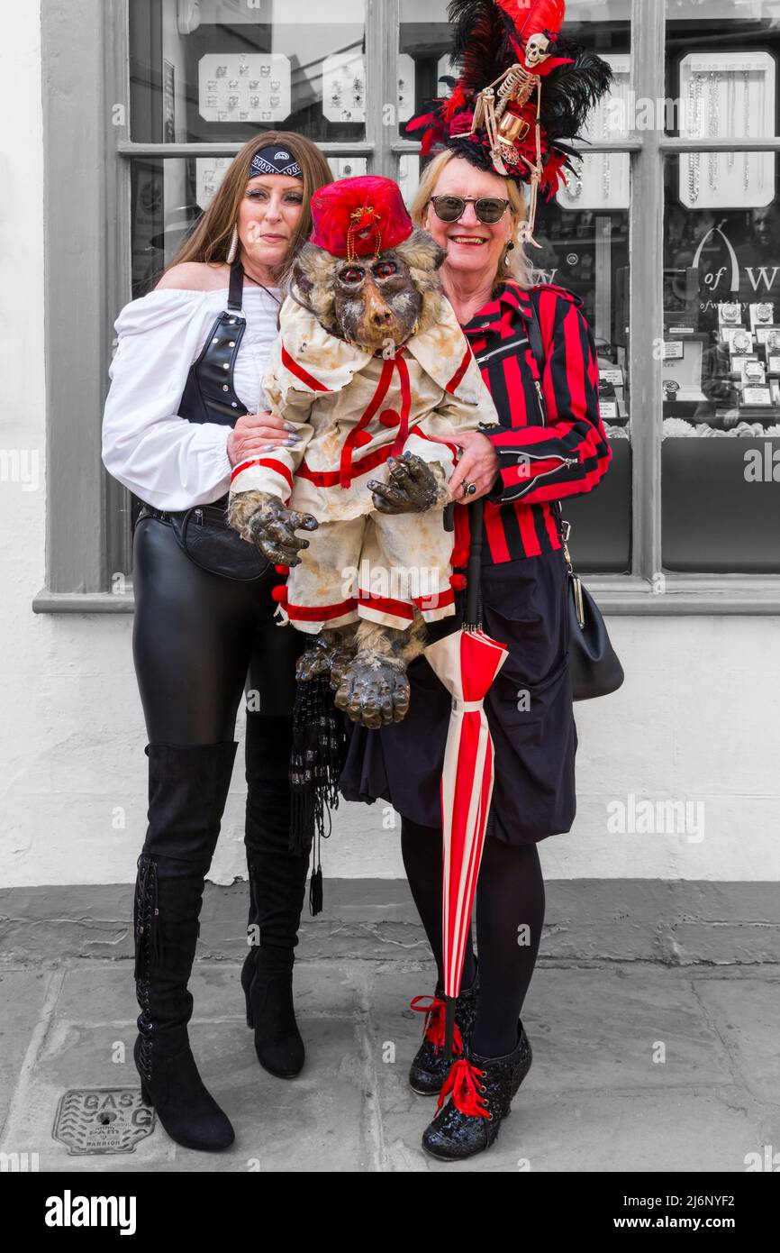 Whitby Goth Festival in Whitby, Yorkshire, Großbritannien im April 2022 - Whitby Goth Wochenende Stockfoto