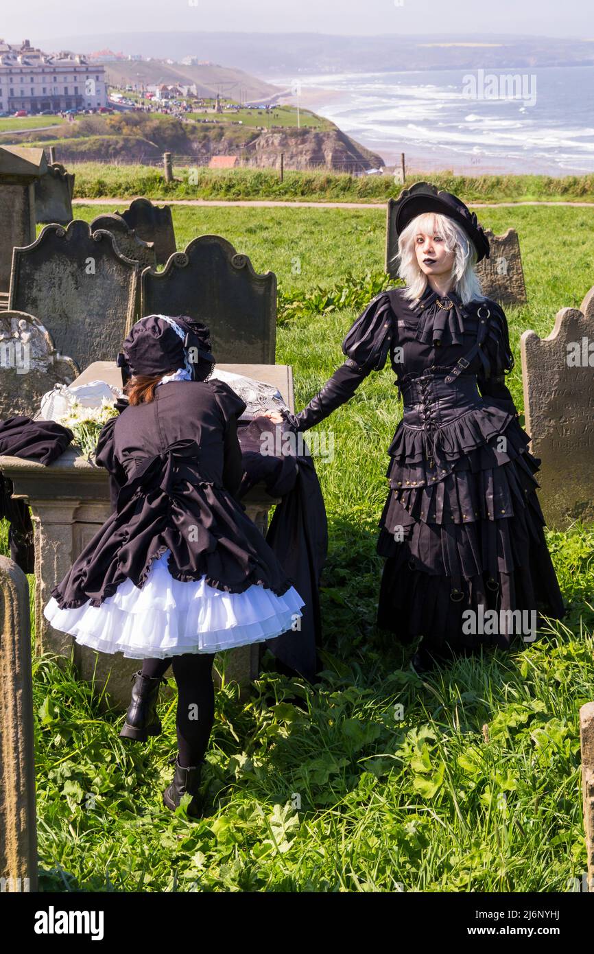 Whitby Goth Festival in Whitby, Yorkshire, Großbritannien im April 2022 - Whitby Goth Wochenende Stockfoto