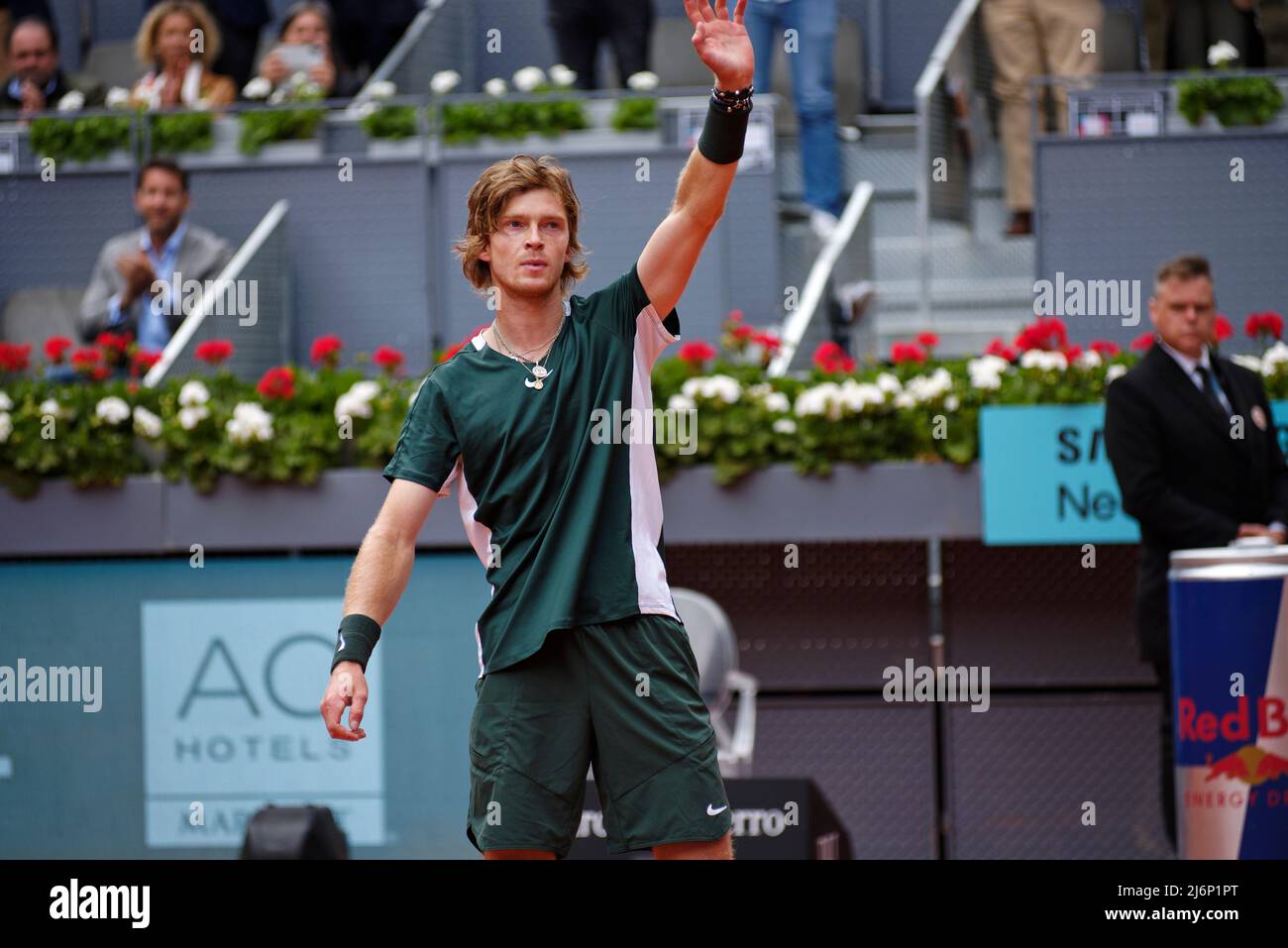 Madrid, Spanien. 03. Mai 2022. Tennis: Mutua Madrid offenes Tennisturnier - Madrid, Einzelperson, Männer: Andrey Rublev () V Jack Draper (Vereinigtes Königreich). Kredit: EnriquePSans/Alamy Live Nachrichten Stockfoto