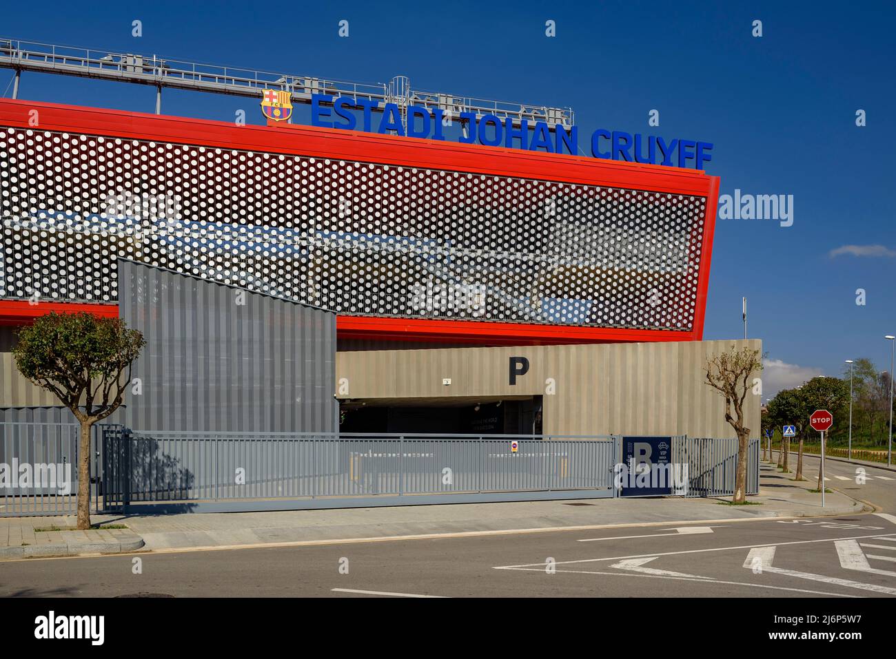 Außenansicht des Johan Cruyff Stadions auf dem FC Barcelona Trainingsgelände, in Sant Joan Despí (Baix Llobregat, Barcelona, Katalonien, Spanien) Stockfoto