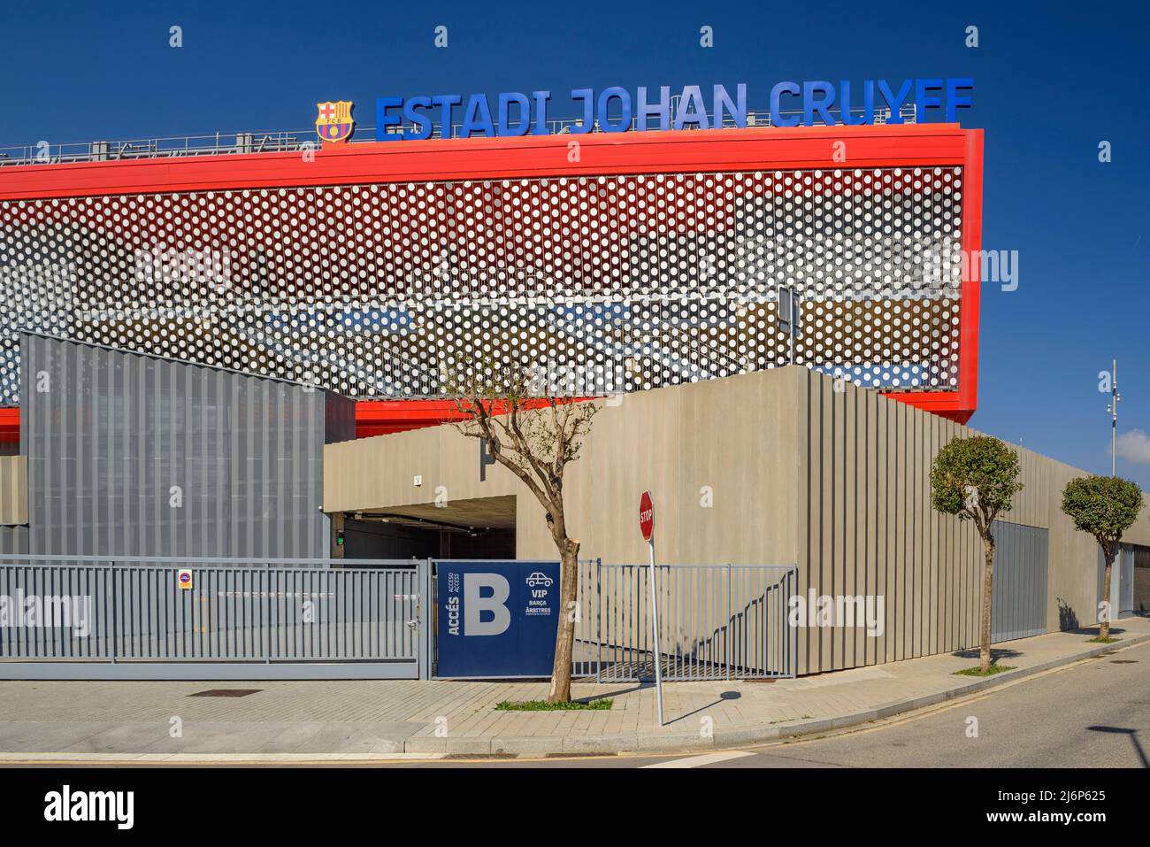 Außenansicht des Johan Cruyff Stadions auf dem FC Barcelona Trainingsgelände, in Sant Joan Despí (Baix Llobregat, Barcelona, Katalonien, Spanien) Stockfoto