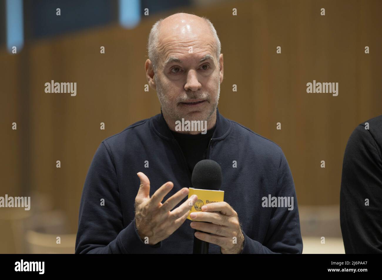 Buenos Aires, Argentinien, 3.. Mai 2022. Der Regierungschef Horacio Rodríguez Larreta gab Einzelheiten über die Arbeitspraktiken, die in diesem Jahr in öffentlichen und privaten Bildungseinrichtungen für Studenten begonnen haben, die im letzten Jahr der Highschool sind. (Bild: Esteban Osorio/Alamy Live News) Stockfoto