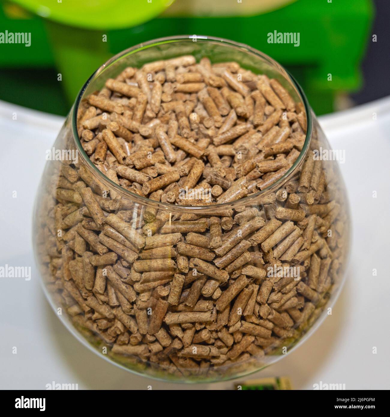 Biokraftstoffe aus komprimiertem Pelletbrennstoff aus Glas Stockfoto