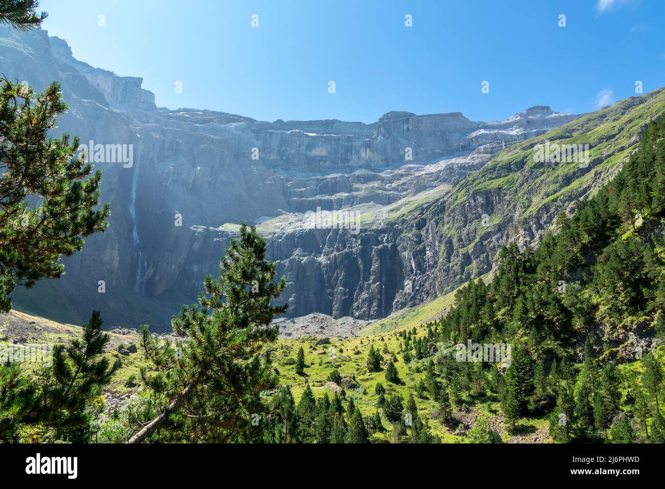 Landschaft des Cirque de Gavarnie im Nationalpark der Pyrenäen, Frankreich Stockfoto