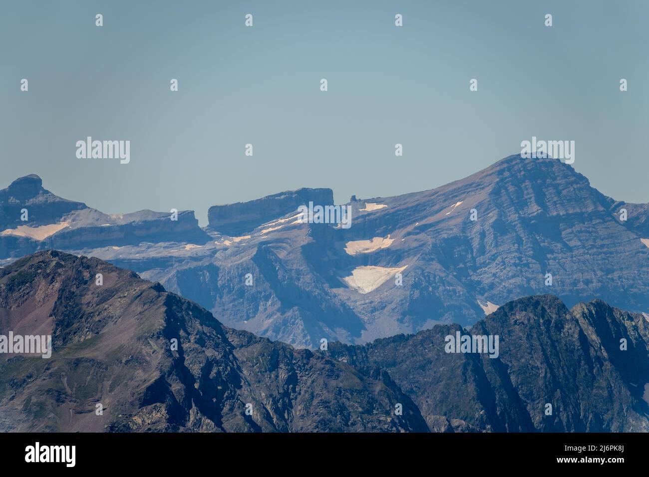 Blick auf Rolands Pass vom Pic du Midi de Bigorre in den Pyrenäen, Frankreich Stockfoto