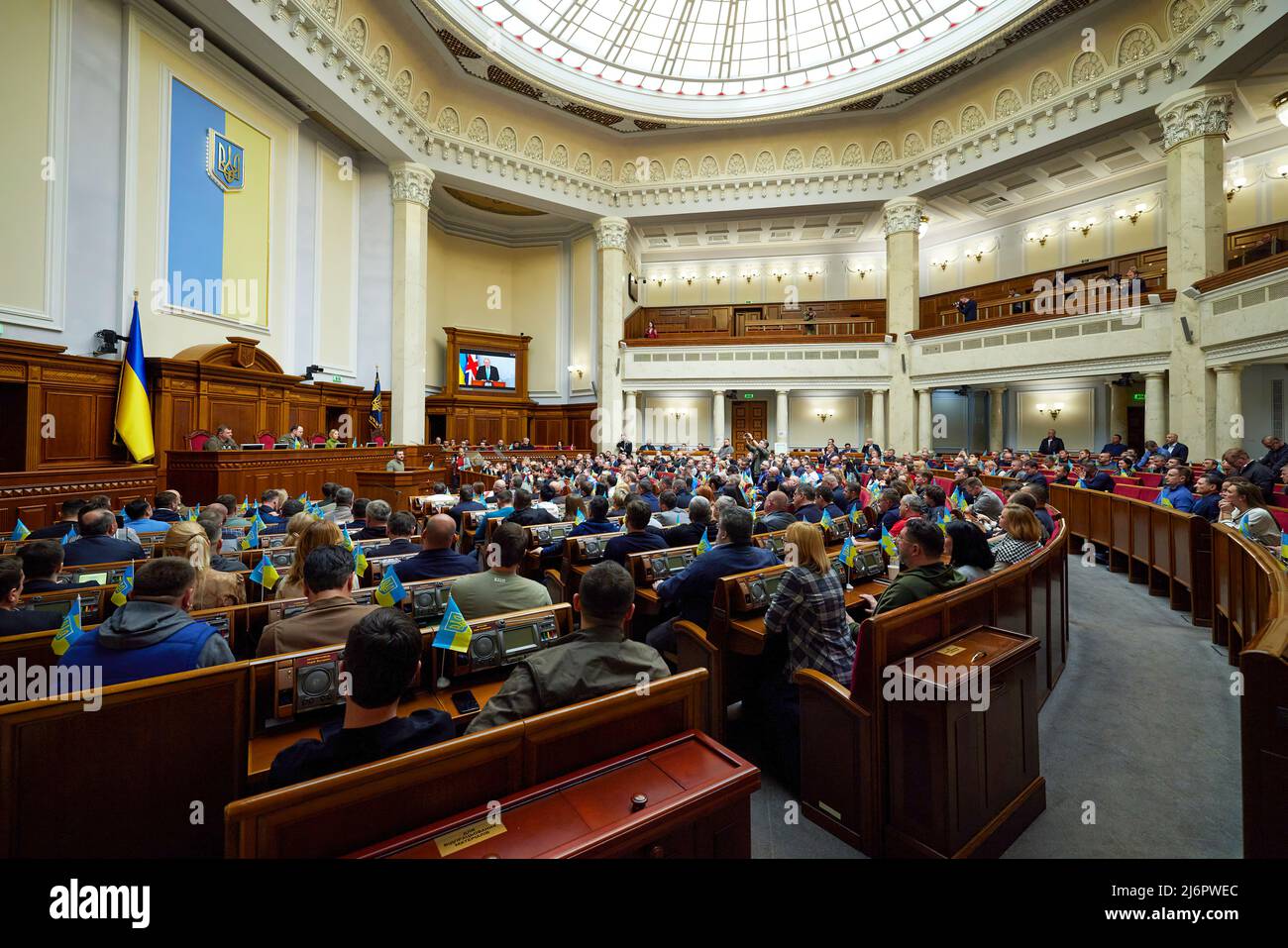 Der ukrainische Präsident Wolodymyr Zelenski spricht in der ukrainischen Werchowna Rada. FOTO: Ukraine Presidential Office Stockfoto