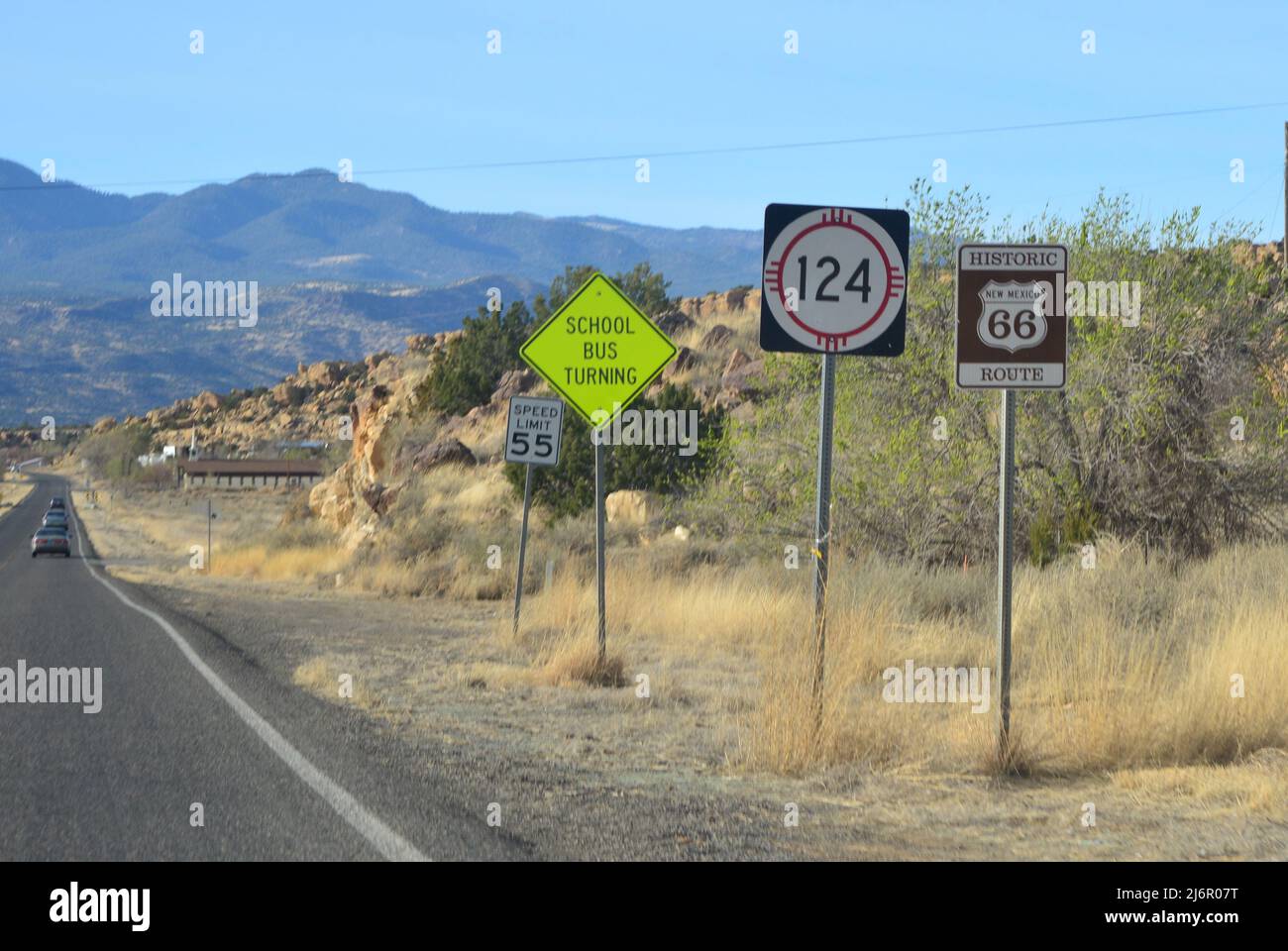 Straßenschilder entlang der Route 66 in Arizona Stockfoto