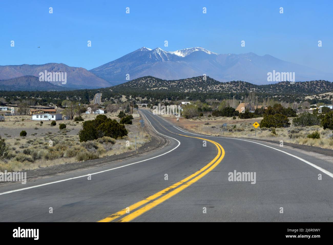 Landschaftlich schöne Straße in der Wüste in Arizona Stockfoto