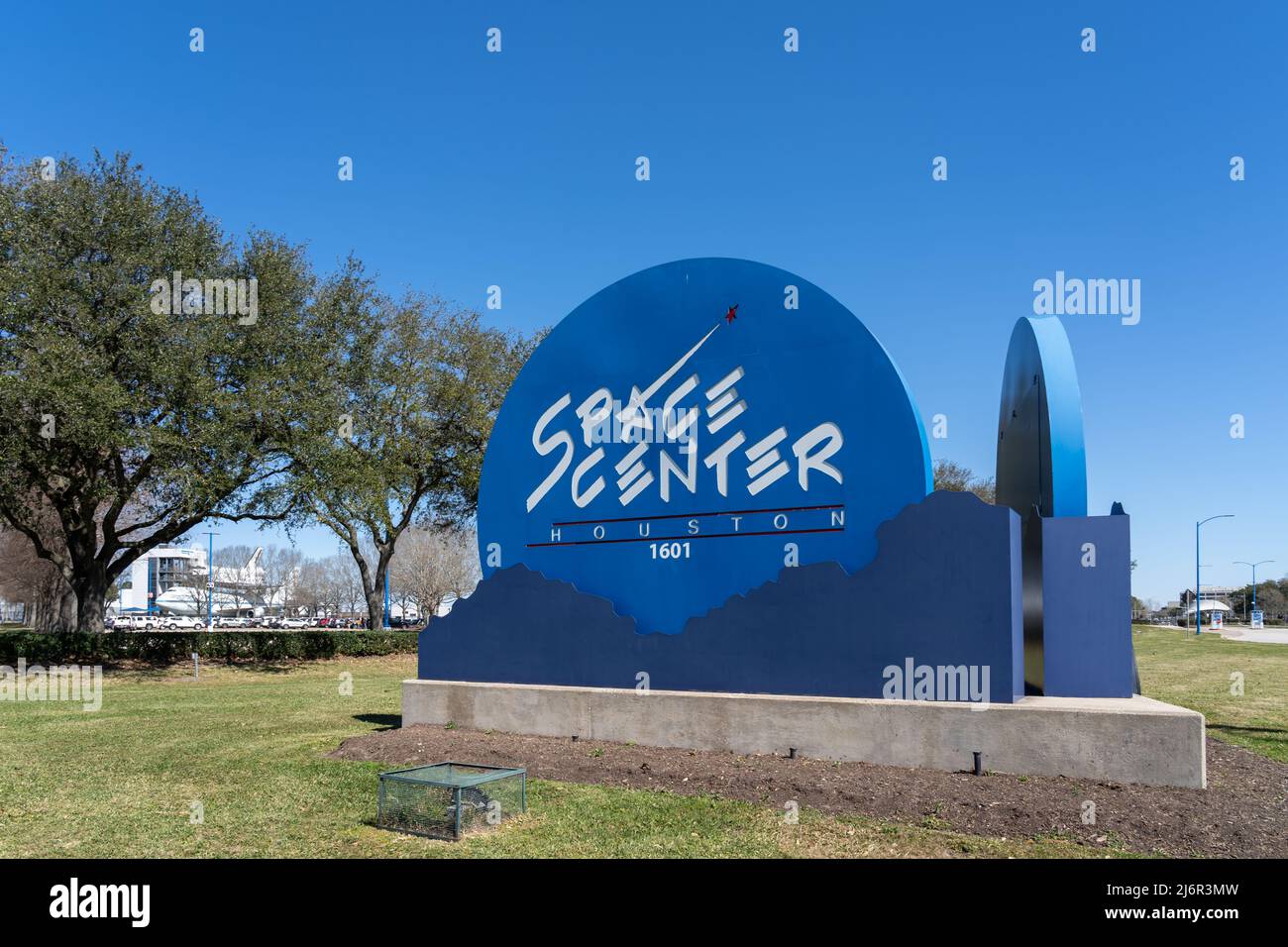 Houston, TX, USA - 12. März 2022: Space Center Houston-Schild ist am 12. März 2022 zu sehen. Space Center Houston ist ein Wissenschafts- und Weltraumzentrum. Stockfoto