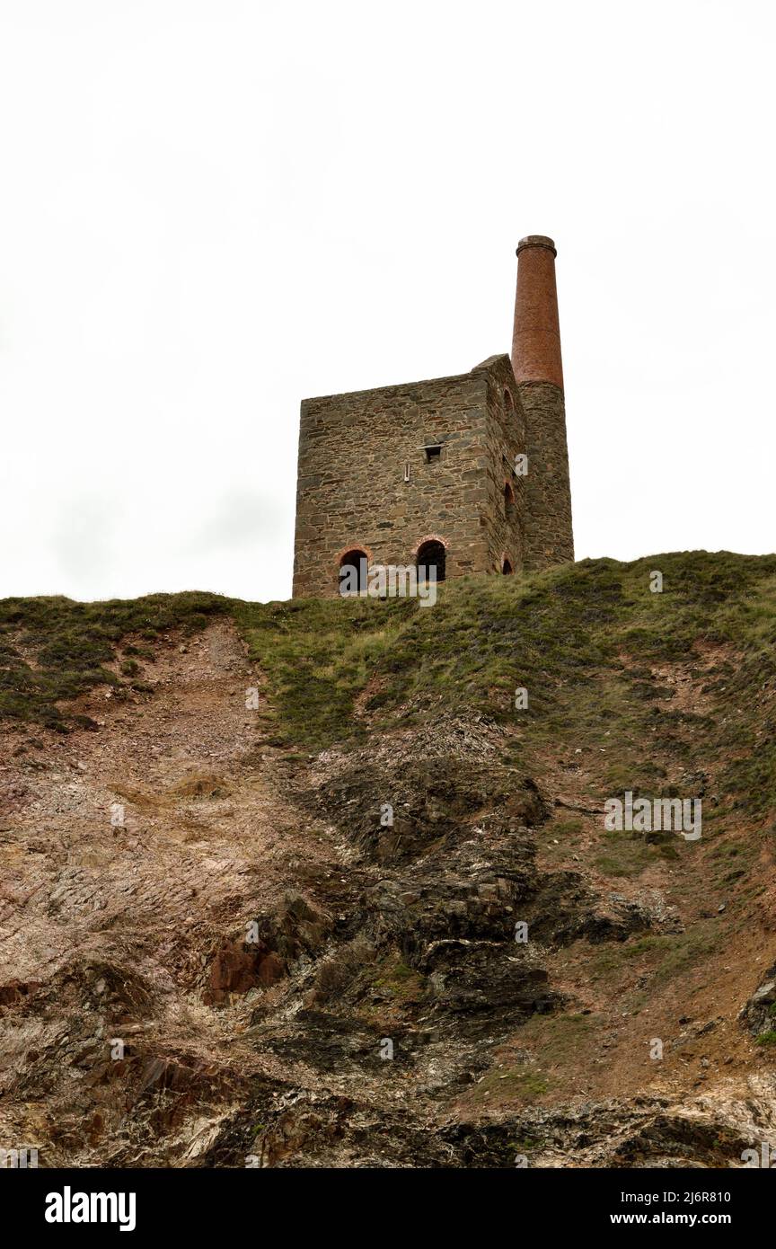 Chapel Porth, Cornwall - 2. Juli 202: Blick auf Chapel Porth, cornwall, Zinnmine Stockfoto