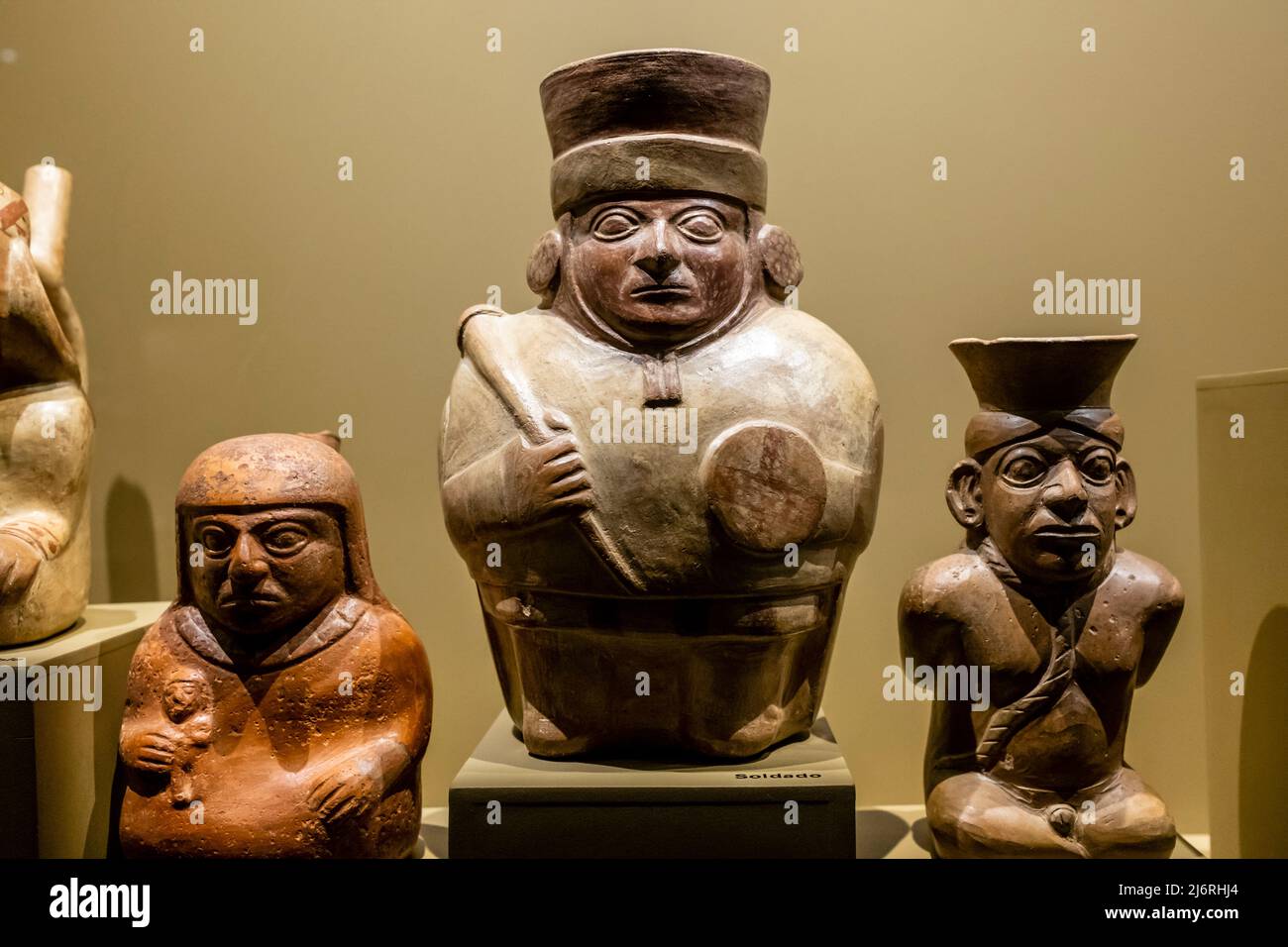 Artefakte im Museum der Königlichen Gräber von Sipan (Museo Tumbas Reales De Sipan), Lambayeque in der Nähe von Chiclayo, Peru. Stockfoto