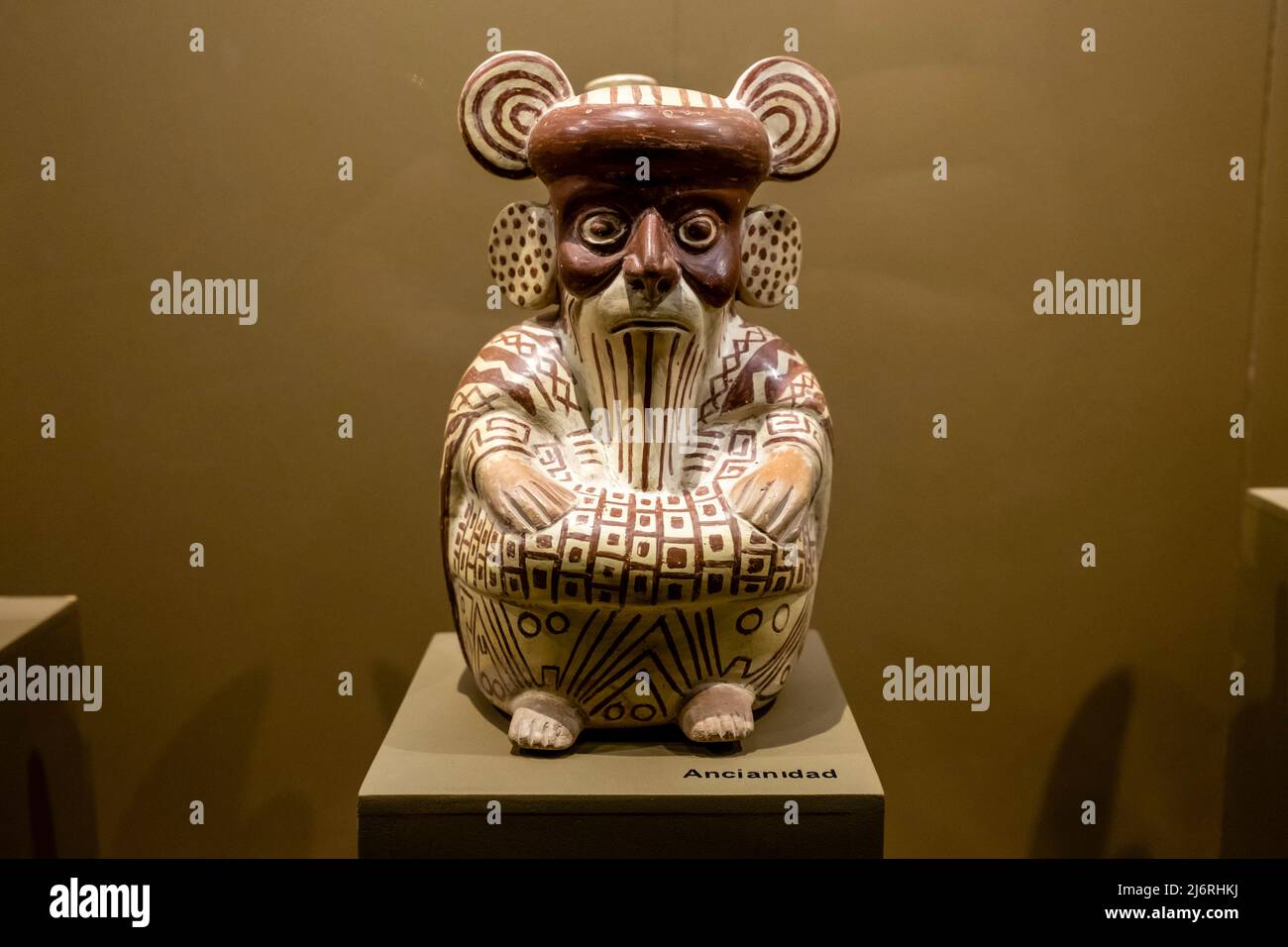 Artefakte im Museum der Königlichen Gräber von Sipan (Museo Tumbas Reales De Sipan), Lambayeque in der Nähe von Chiclayo, Peru. Stockfoto