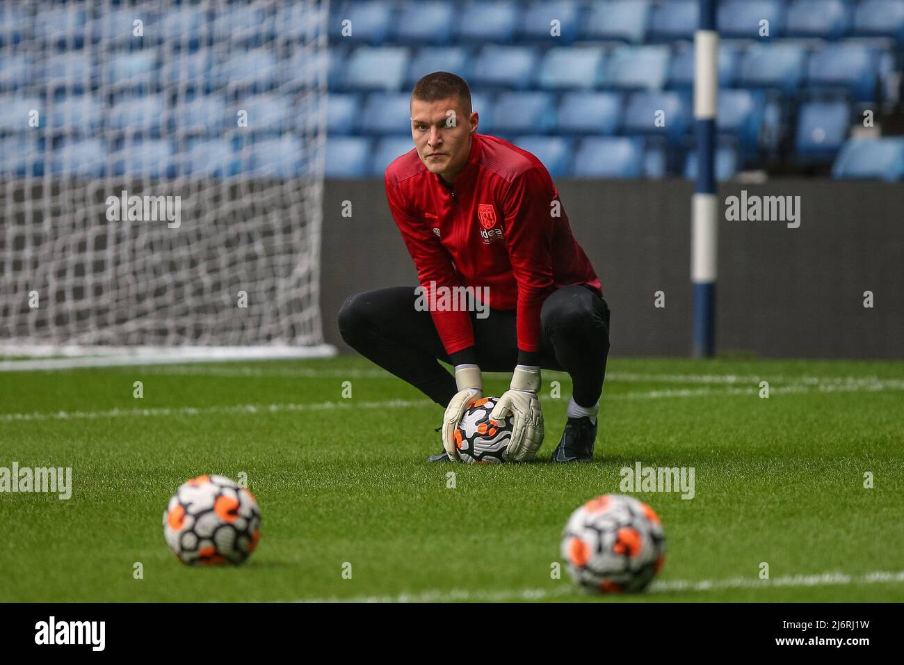 Ted Cann #37 von West Bromwich Albion wärmt sich vor dem Start in West Bromwich, Großbritannien, am 5/3/2022 auf. (Foto von Gareth Evans/News Images/Sipa USA) Stockfoto