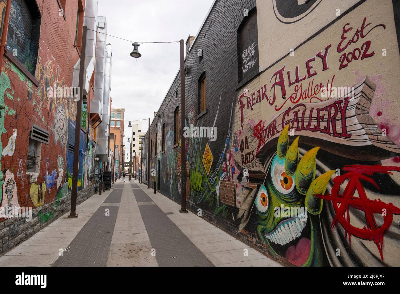 Freak Alley ist ein bemerkenswerter Ort für Wandmalereien, Graffiti und öffentliche Kunst in einer Gasse in der Innenstadt von Boise, Idaho. Das Hotel liegt zwischen der Straße 8. und 9.. Stockfoto