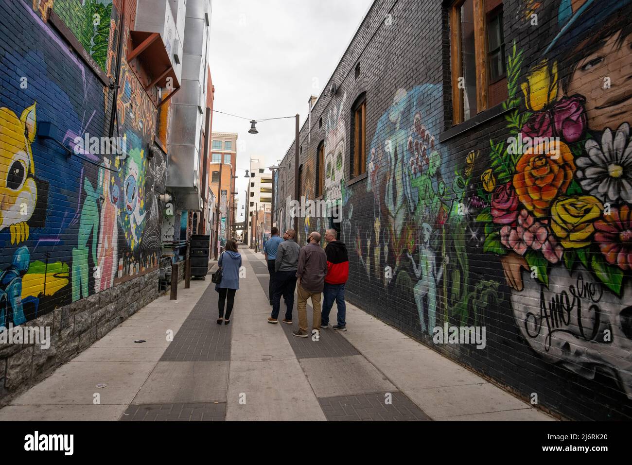 Freak Alley ist ein bemerkenswerter Ort für Wandmalereien, Graffiti und öffentliche Kunst in einer Gasse in der Innenstadt von Boise, Idaho. Das Hotel liegt zwischen der Straße 8. und 9.. Stockfoto