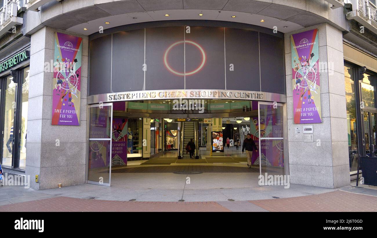 St Stephens Green Shopping Centre in Dublin Grafton Street - DUBLIN, IRLAND - 20. APRIL 2022 Stockfoto