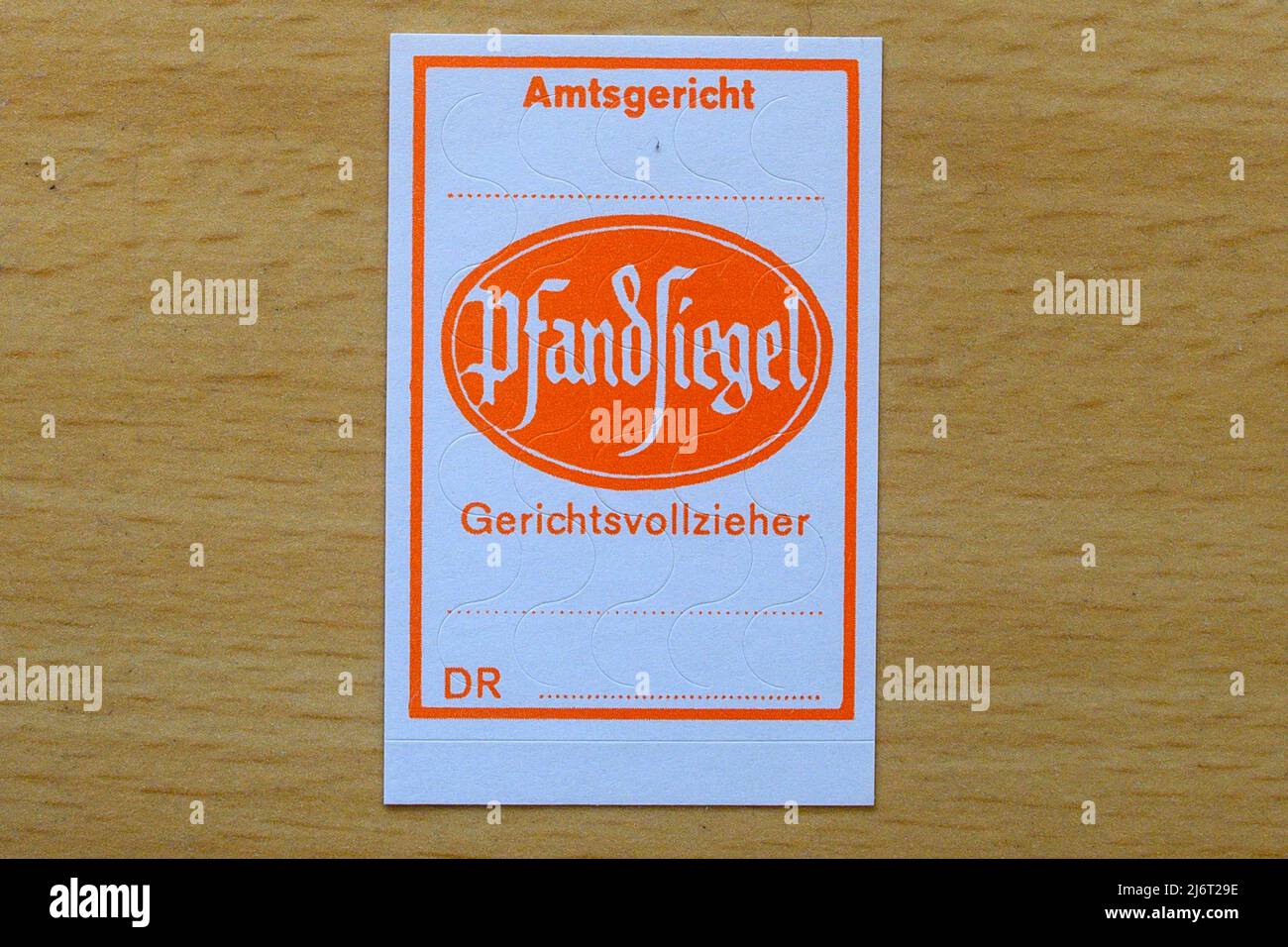 PRODUKTION - 03. Mai 2022, Sachsen-Anhalt, Magdeburg: Ein Pfandsiegel für einen Gerichtsvollzieher. Angesichts des Mangels an Nachwuchskräften und komplexerer Aufgaben fordern die Gerichtsvollzieher in den ostdeutschen Ländern eine Neuorientierung der Ausbildung. Foto: Klaus-Dietmar Gabbert/dpa Stockfoto