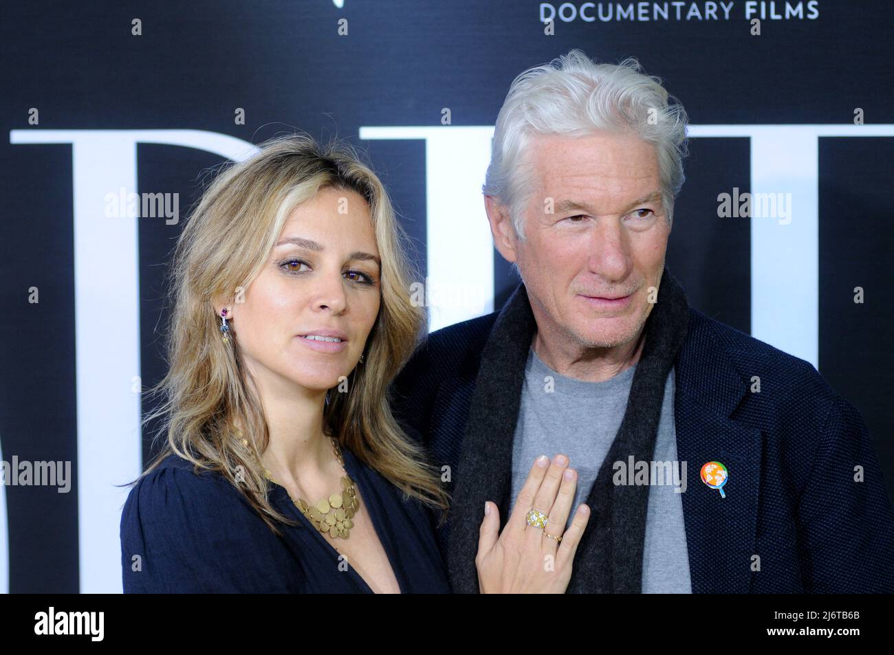 Alejandra Silva und Richard Gere nehmen an der Vorführung „We Feed People“ im SVA Theater in New York City Teil. Stockfoto