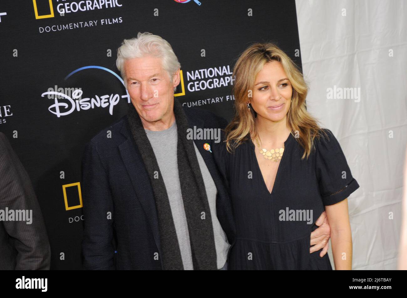 Alejandra Silva und Richard Gere nehmen an der Vorführung „We Feed People“ im SVA Theater in New York City Teil. Stockfoto
