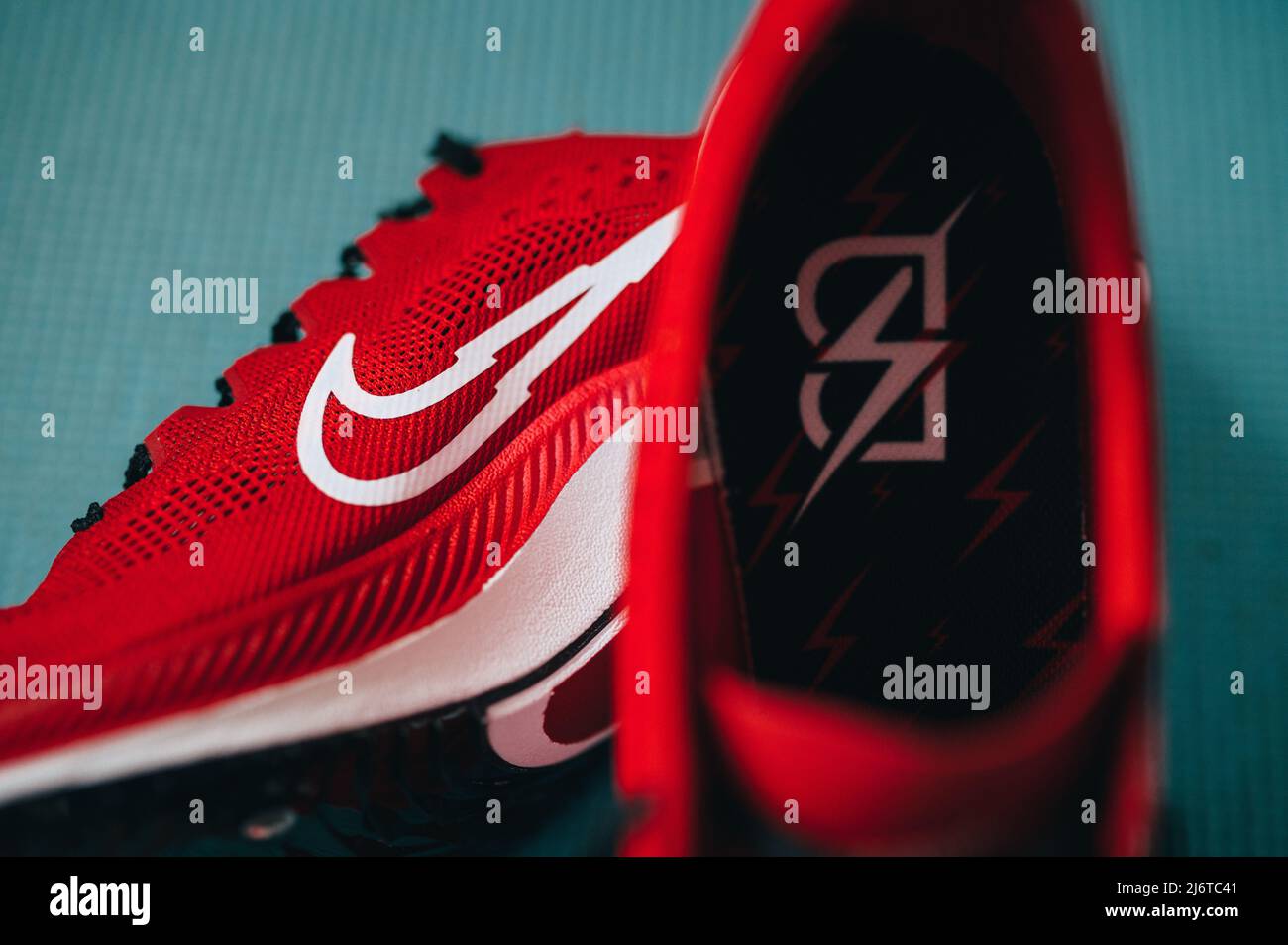 PARIS, FRANKREICH, MAI 3. 2022: Nike ZoomX Drachenfliege Spikes, Bowerman Track Club Stockfoto