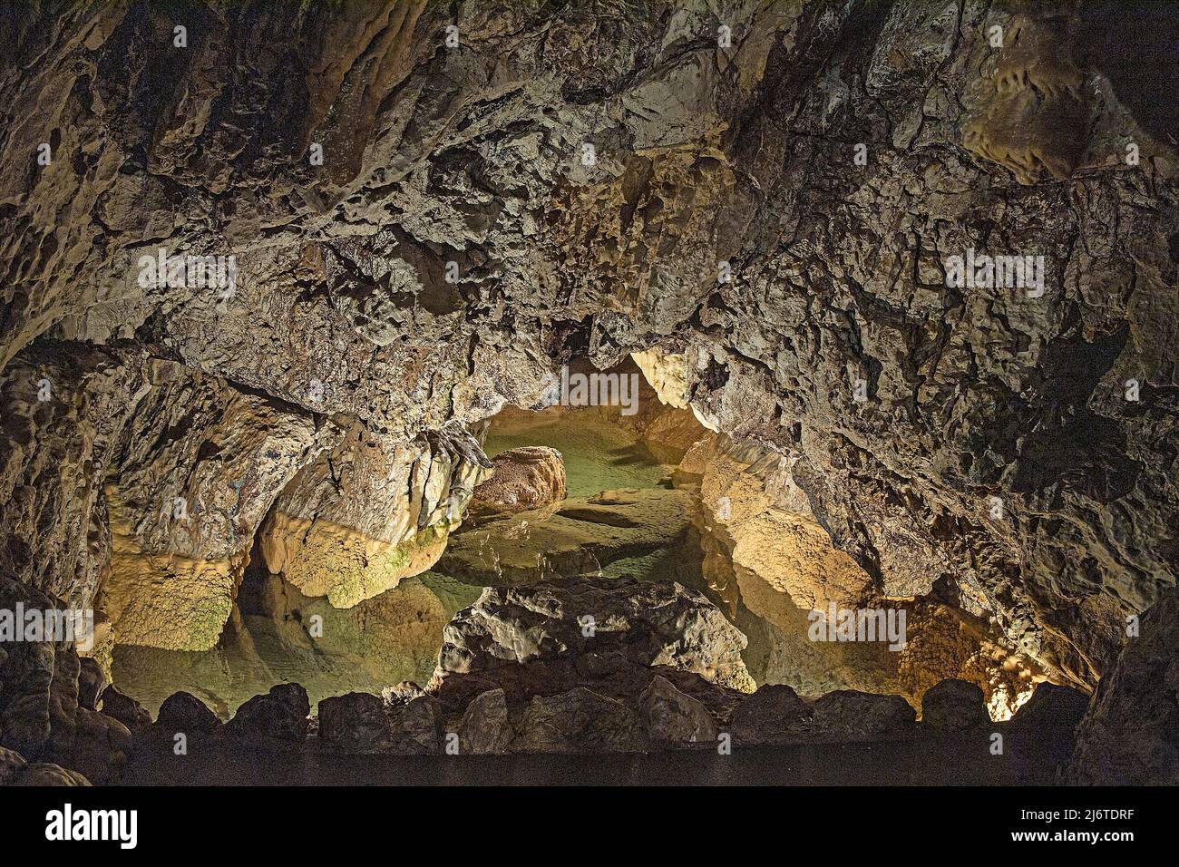 Felsformationen in der Tropfsteinhöhle von Vallorbe, Waadt, Schweiz Stockfoto