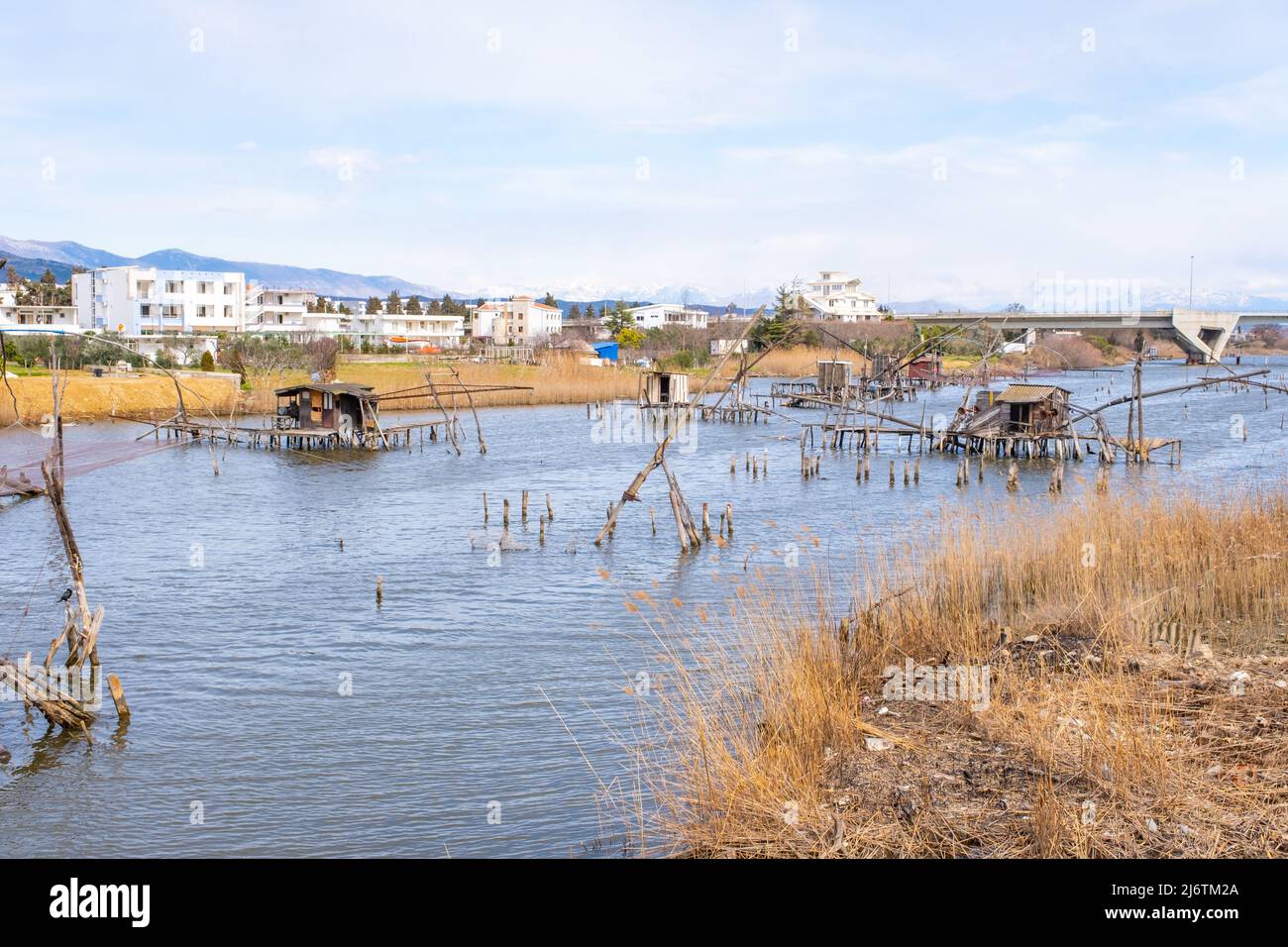 Hütten von Fischern in der Bucht von Ulcinj Stadt, Montenegro Stockfoto