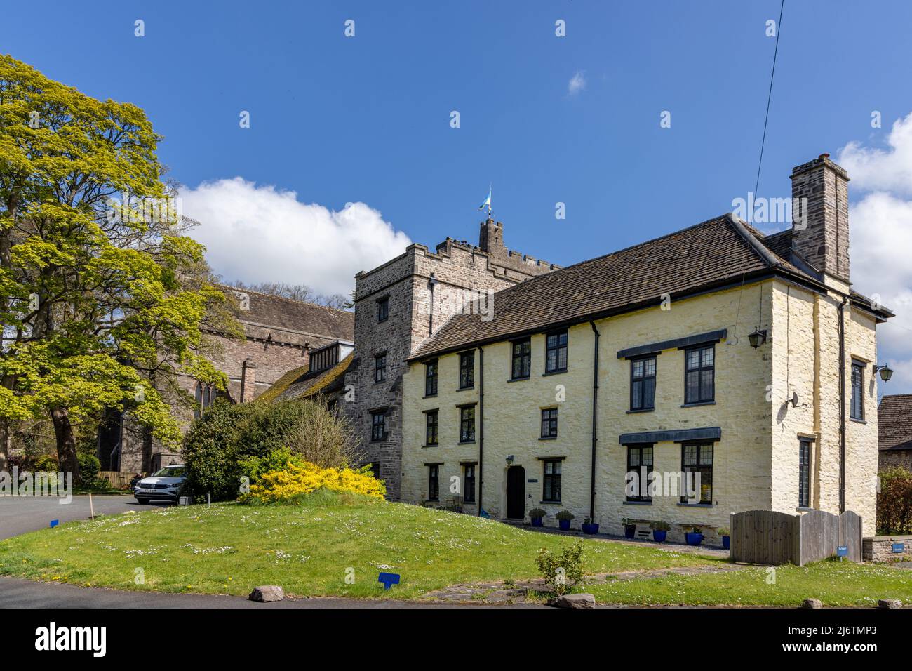 Das Deanery in der Brecon Cathedral in der walisischen Stadt Brecon, Brecon Beacons National Park, Powys, Wales Stockfoto