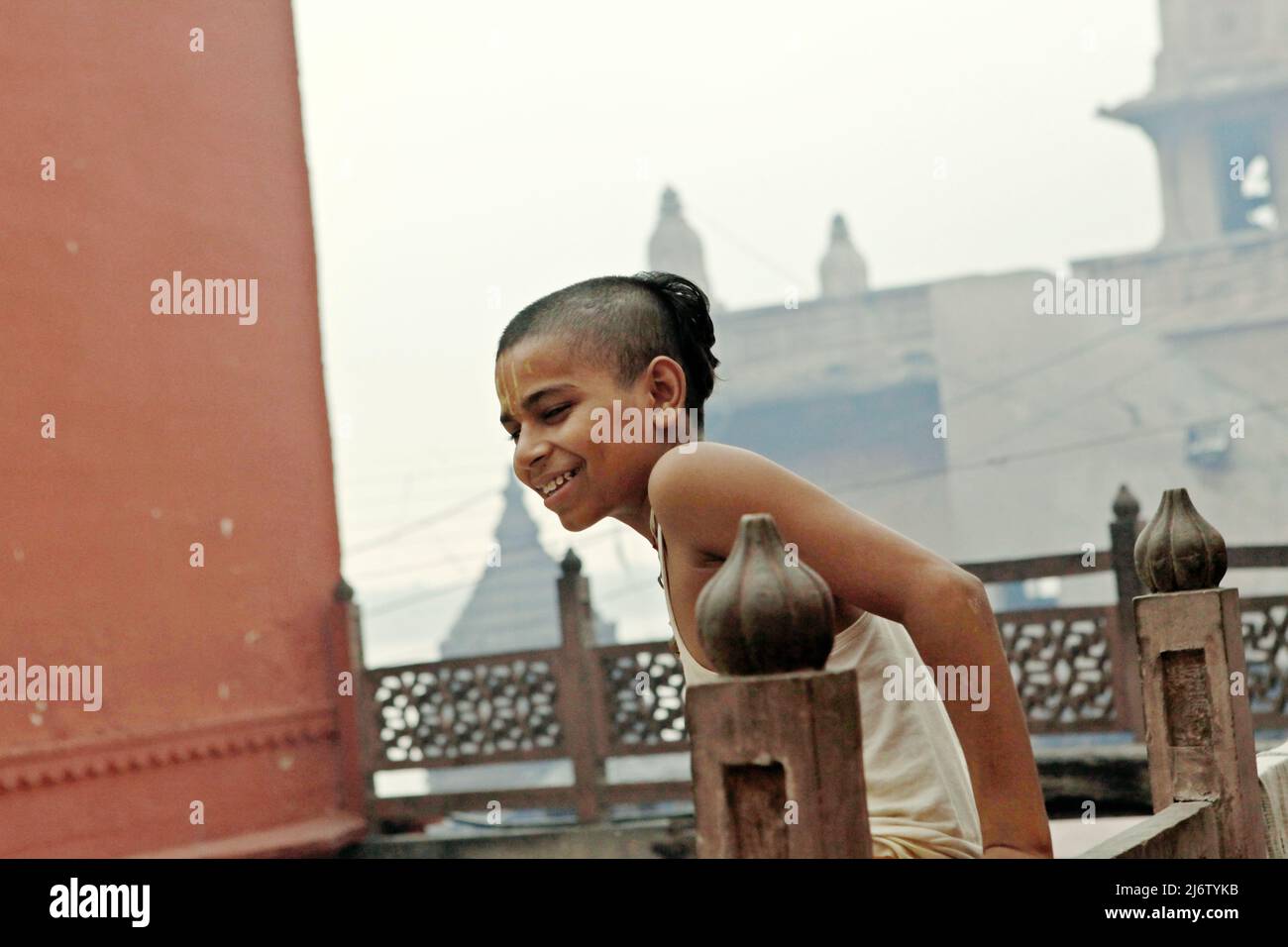 Porträt eines Kindes, vedischer Student bei Shri Satuwa Baba Ashram in Varanasi, Uttar Pradesh, Indien. Stockfoto